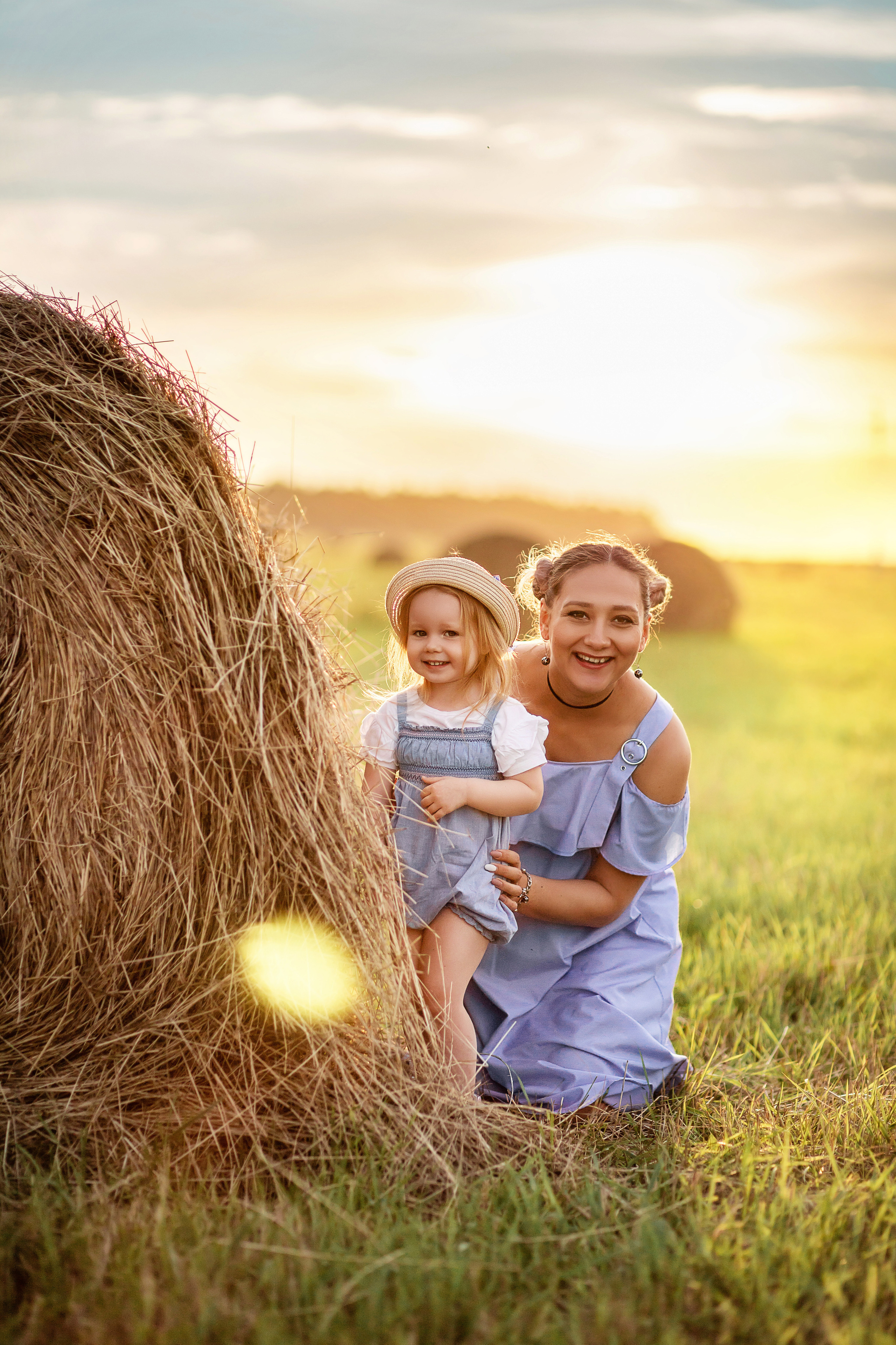 Закат в стогах и волшебный Иван-чай. Детский и семейный фотограф в Красноярске Юлия Бирюкова