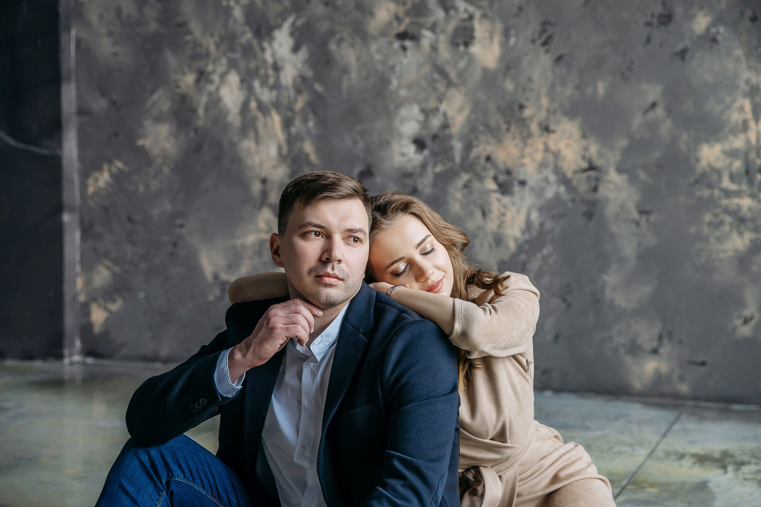 Стильная LoveStory в Лофт. Детский и семейный фотограф в Красноярске Юлия Бирюкова