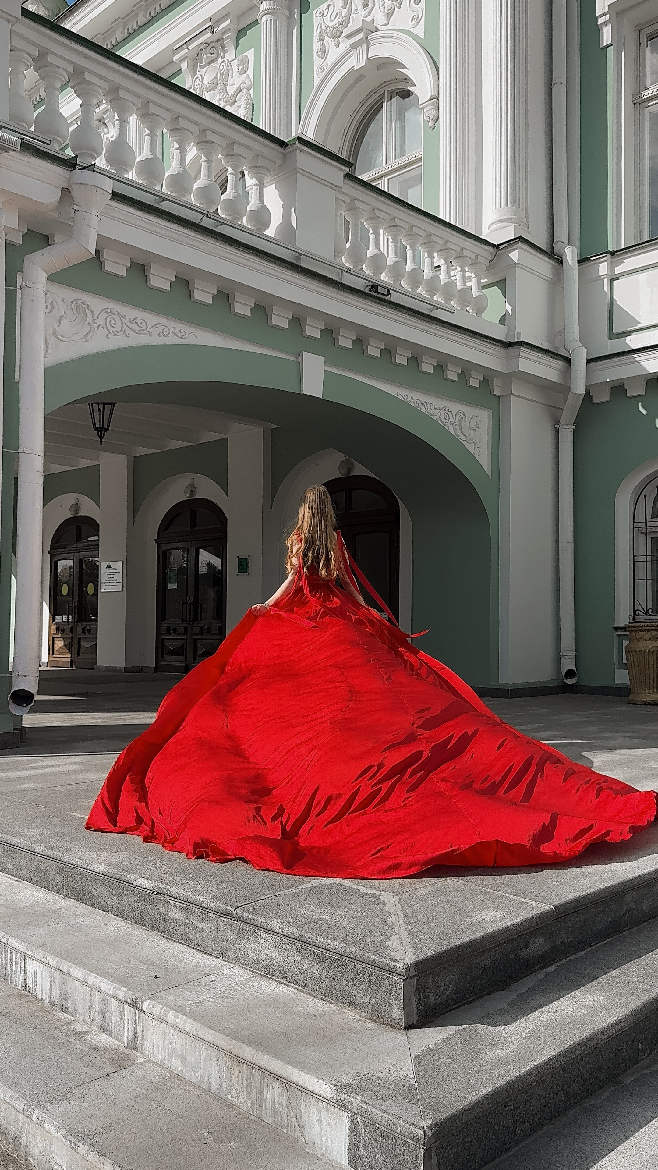 Летящие платья. Мобильный фотограф в Омске