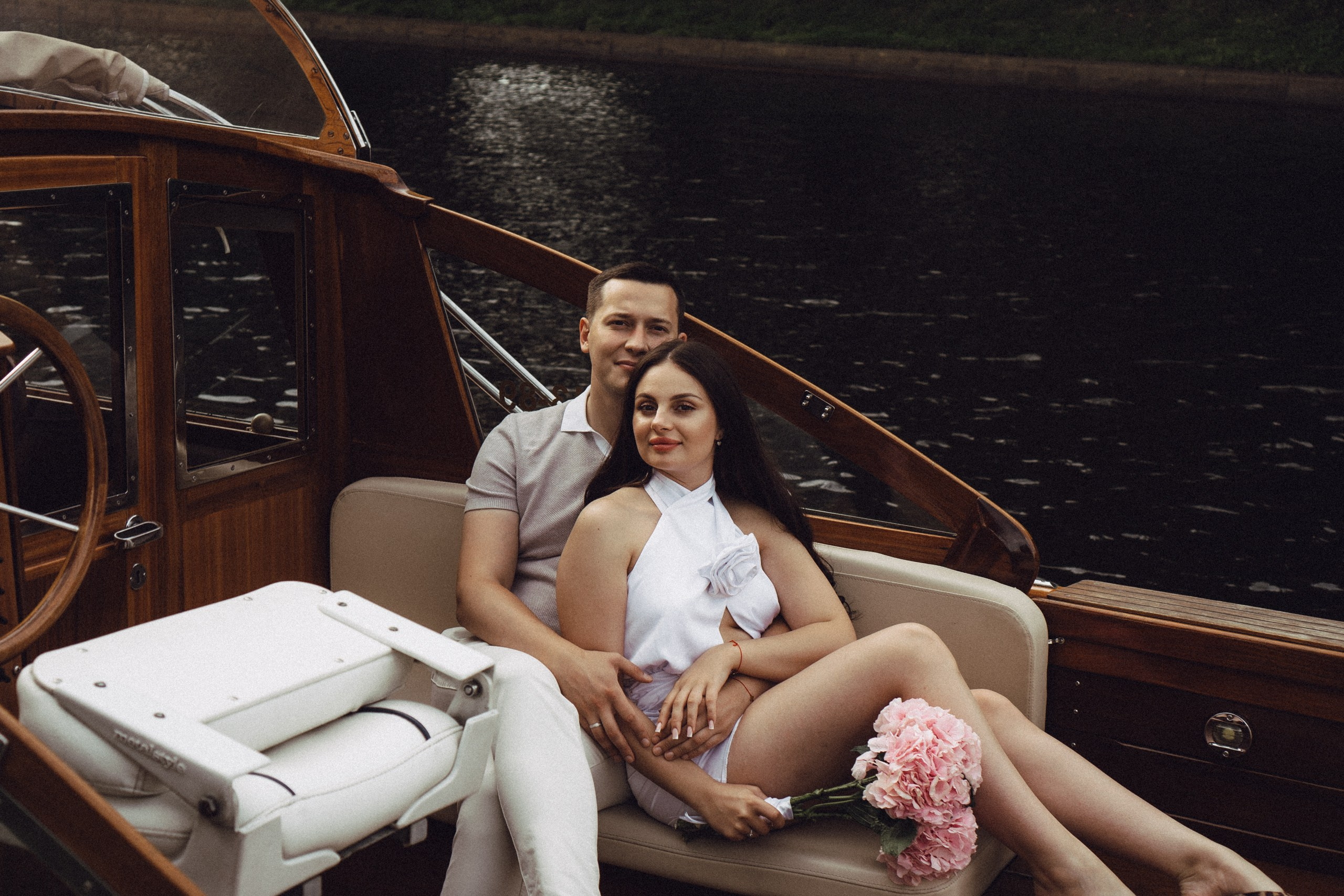 СВАДЕНБНАЯ СЬЕМКА НА КАТЕРЕ ПО КАНАЛАМ САНКТ-ПЕТЕРБУРГА И В АКВАТОРИИ НЕВЫ. Профессиональный фотограф, Санкт-Петербург — Виктория Богомолова