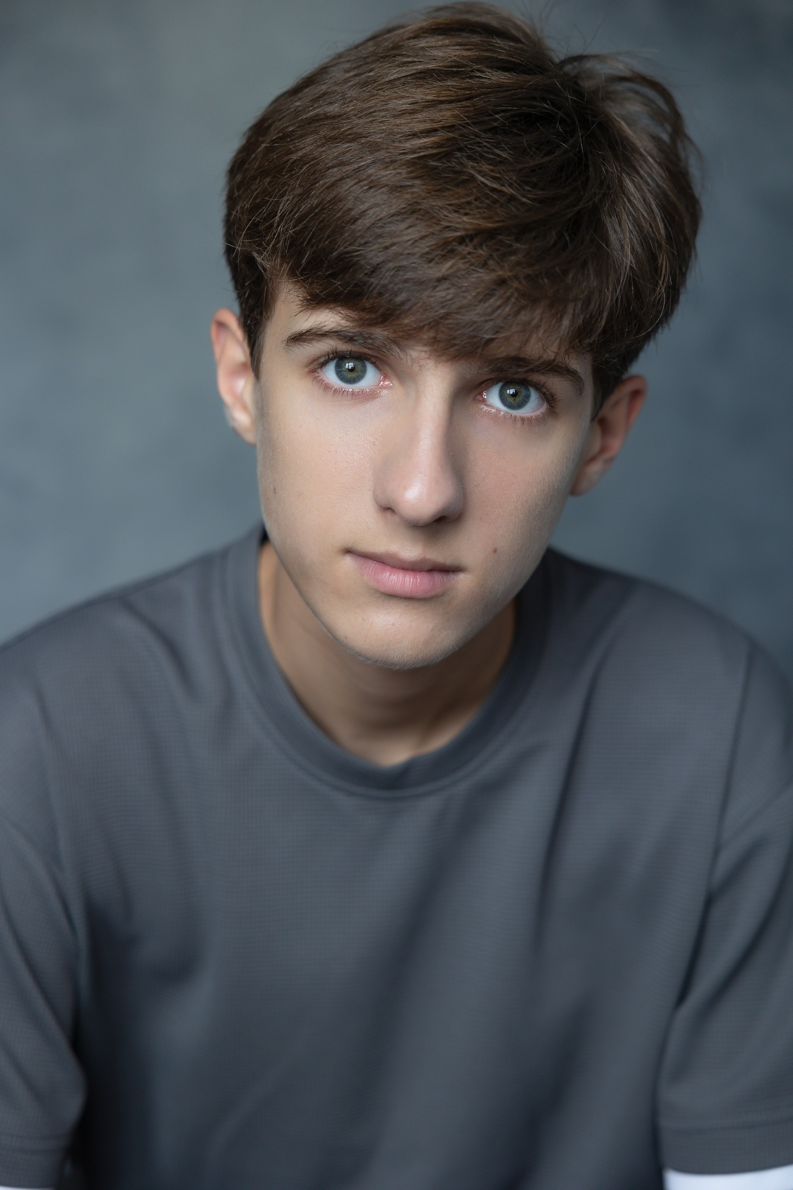 АРТЁМ. Я фотограф из Москвы к Вашим услугам