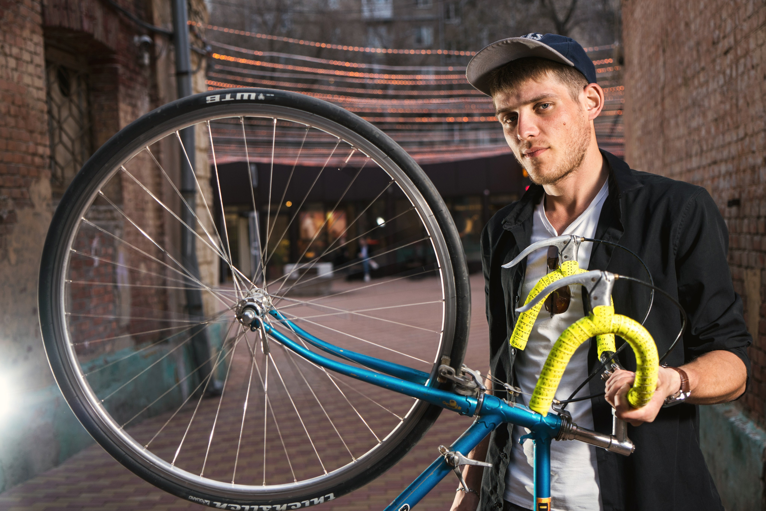 Алексей со своим ретро-велосипедом. Событийный фотограф Максим Бескоровайновнов