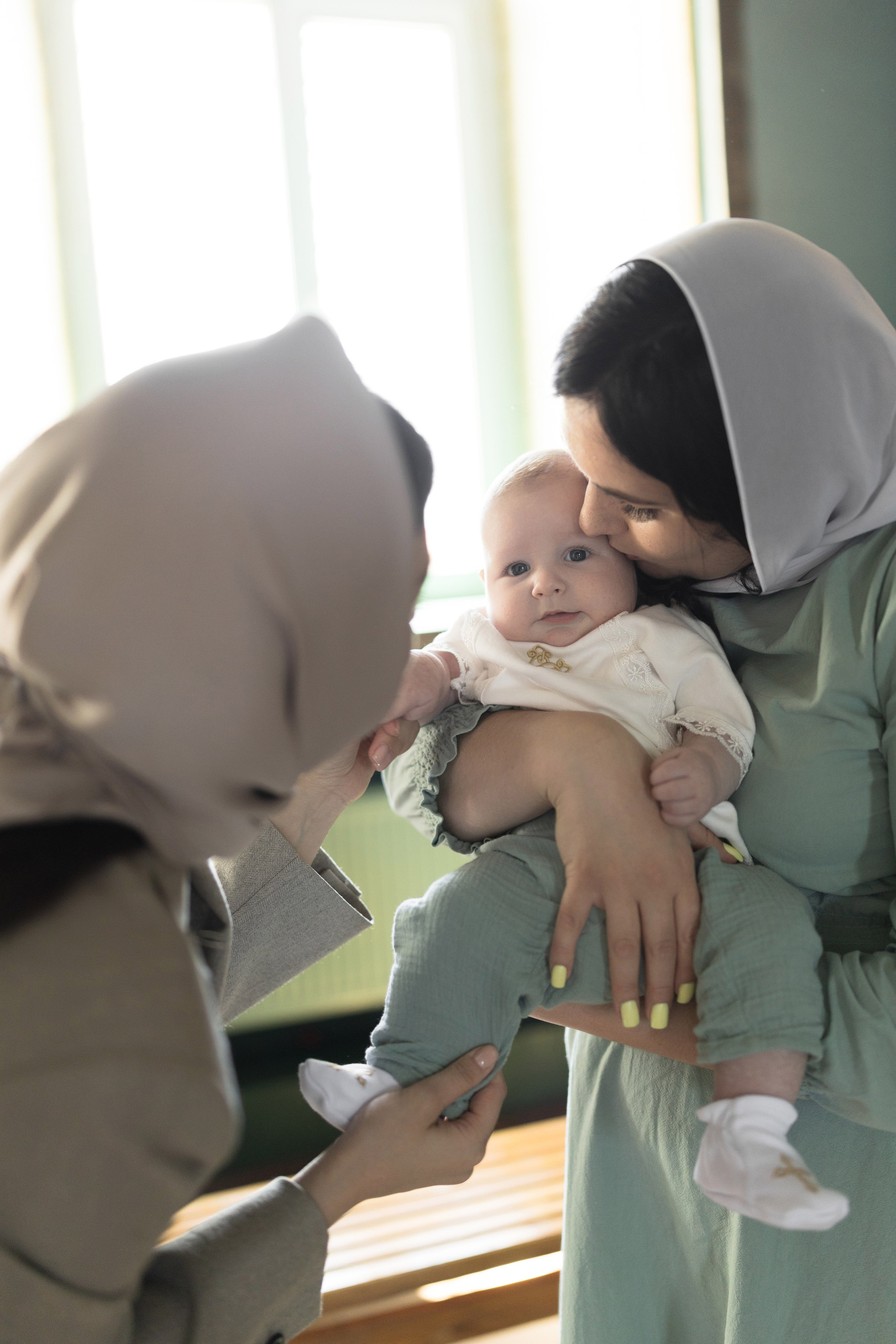 Крещение Егора в Николаевской церкви. Анастасия Безуглова- свадебный фотограф в Таганроге