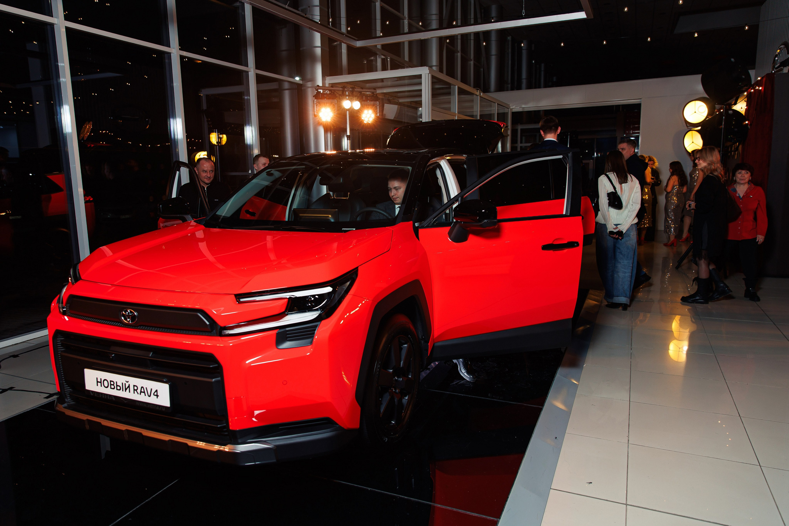 Презентация новой Toyota RAV4. Репортажный и свадебный фотограф в Уфе Павел Кожевников