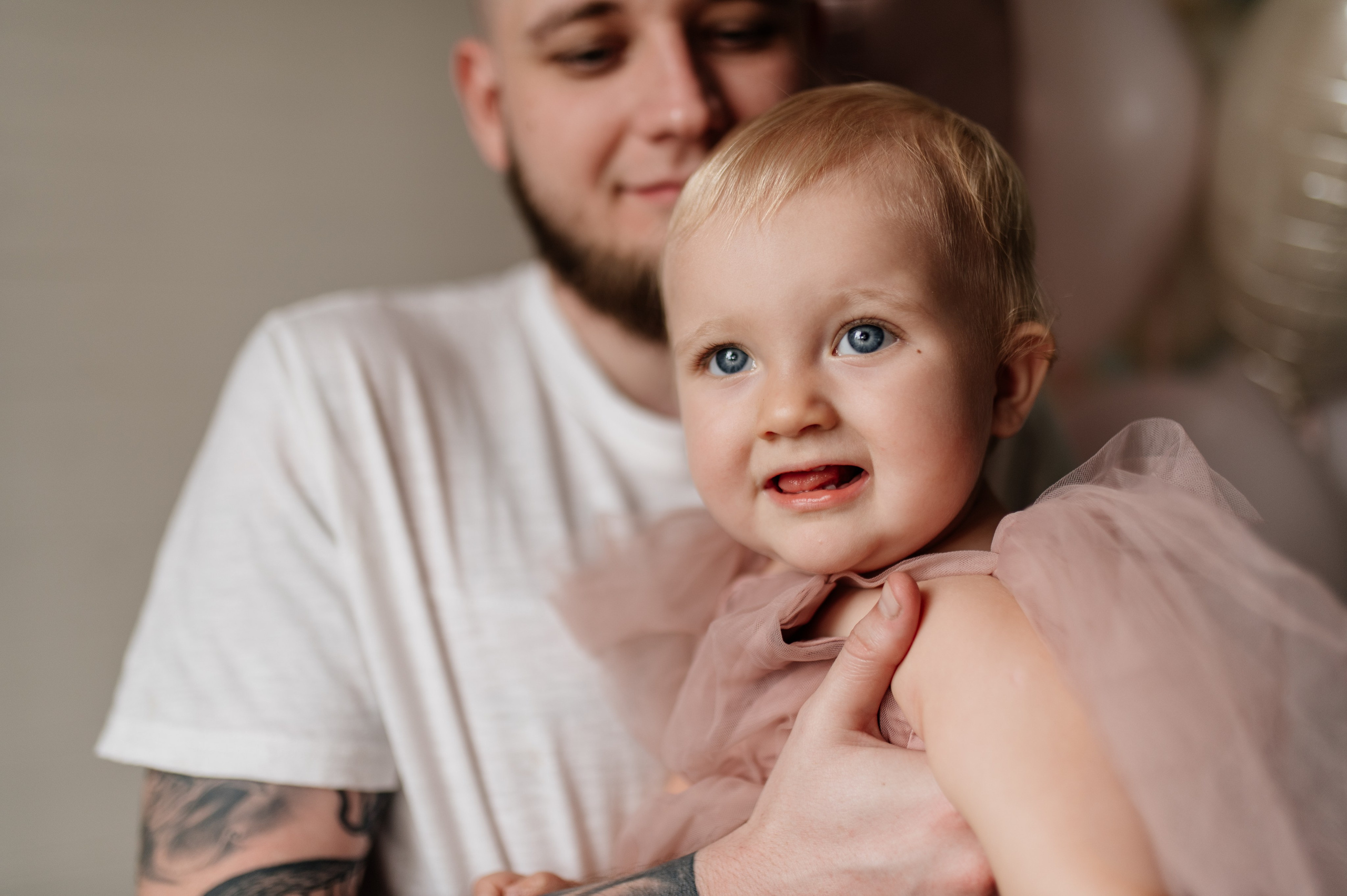 Годовасие Алисы дома. Семьи