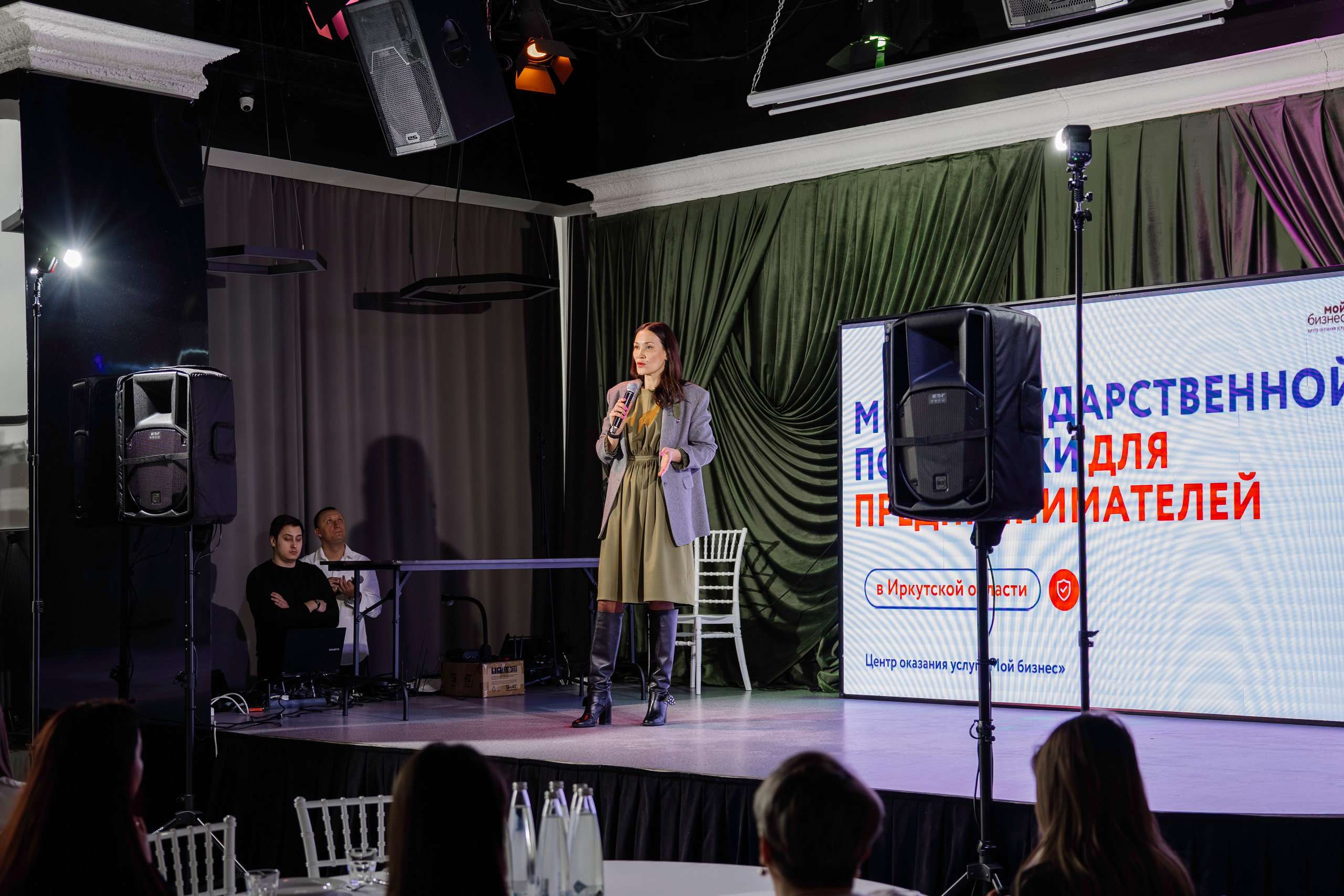 Империя Изобилия — выступления спикеров для предпринимателей. Свадебный фотограф в Иркутске Бобылев Никита