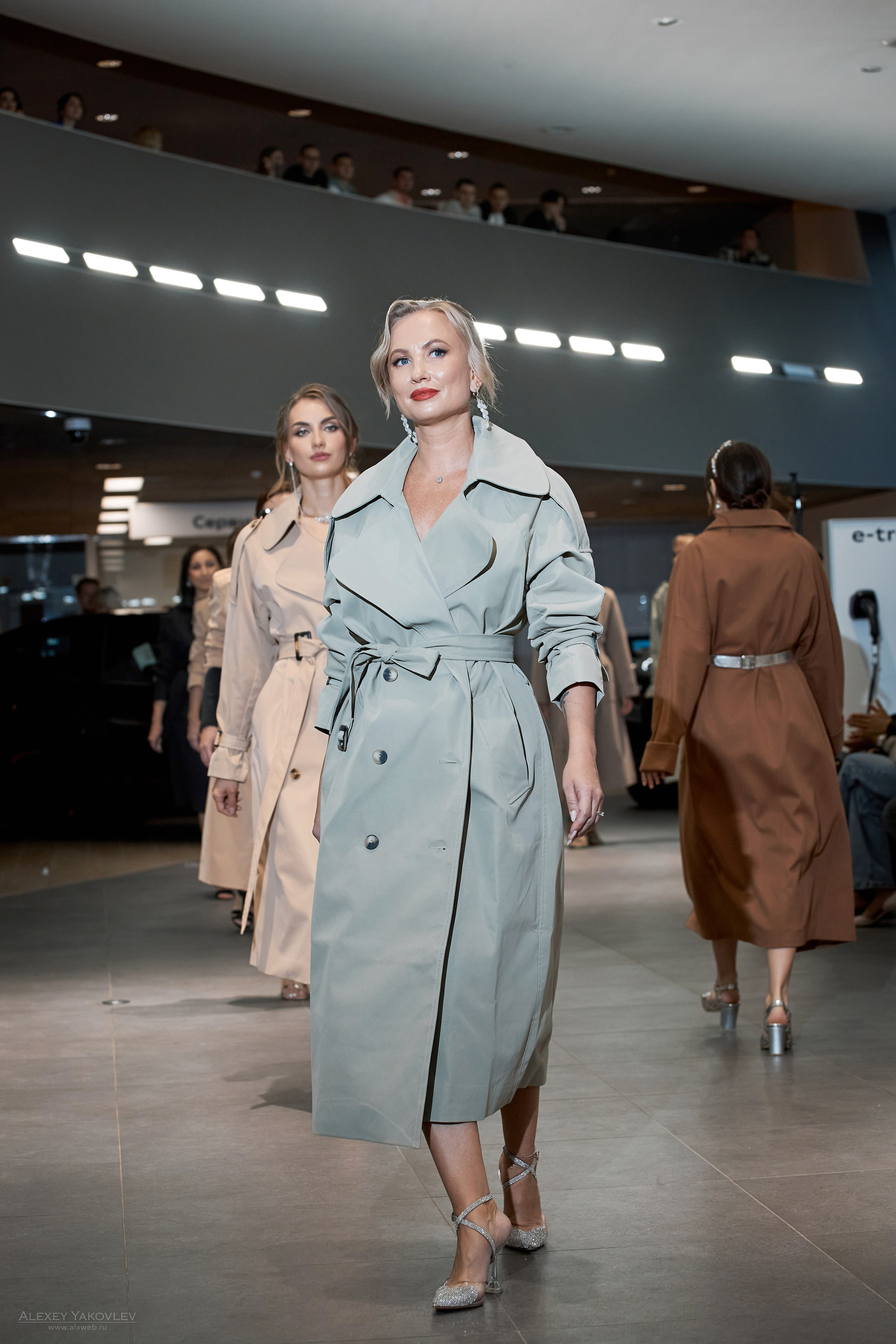 Модный показ PRE-FALL модельной школы Modeling+. Фотограф Алексей Яковлев