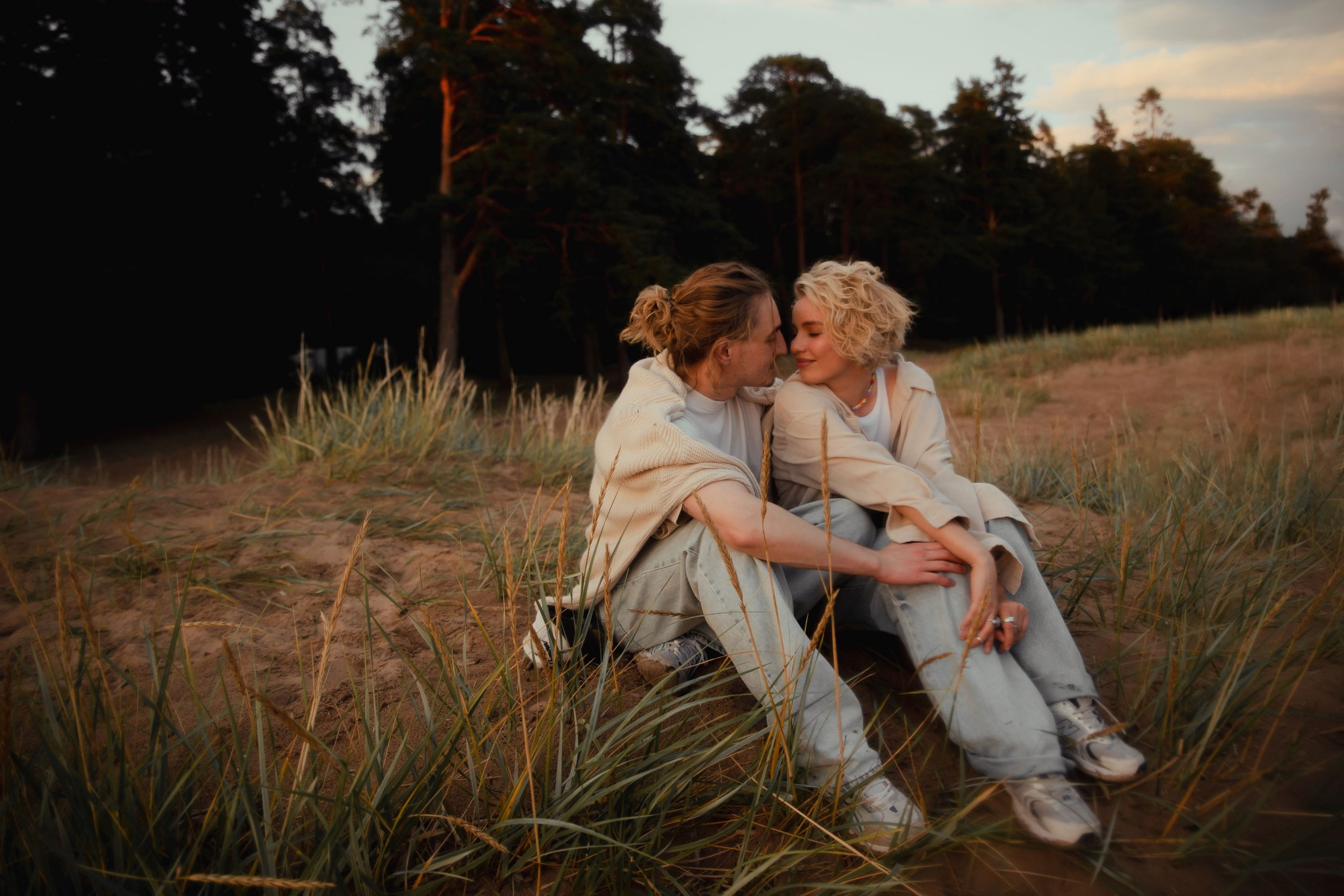 Помещается под рёбрами слева. Свадебный фотограф Питер СПБ Индивидуальные, парные, свадебные съёмки