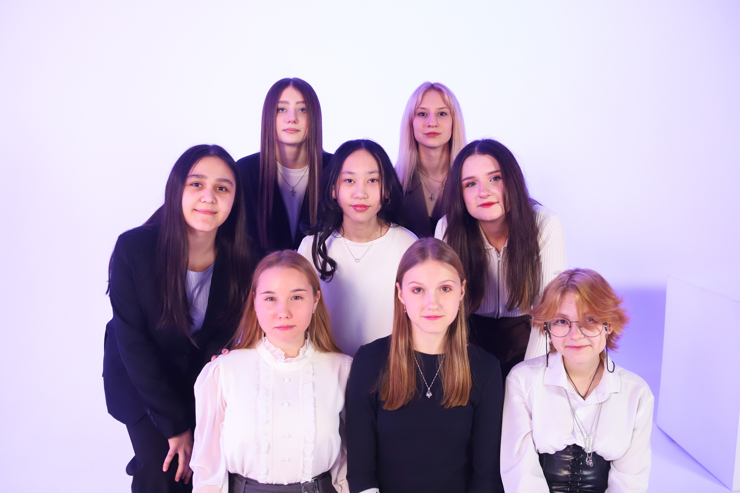 9 Класс в студии с неоном и белой циклорамой. Фотограф в Сургуте Брызгунова Анастасия