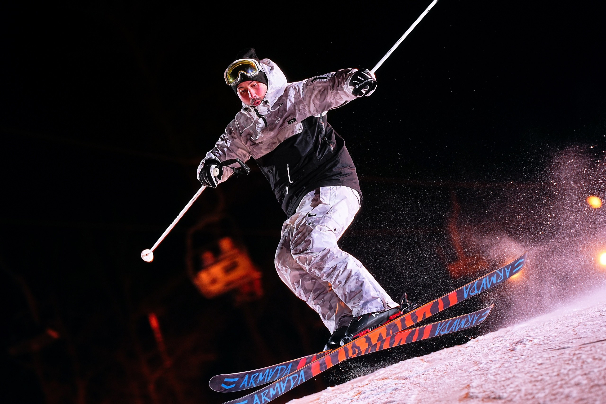 Вечерняя съёмка на склонах с использованием внешних вспышек. Фотограф Студитский Евгений