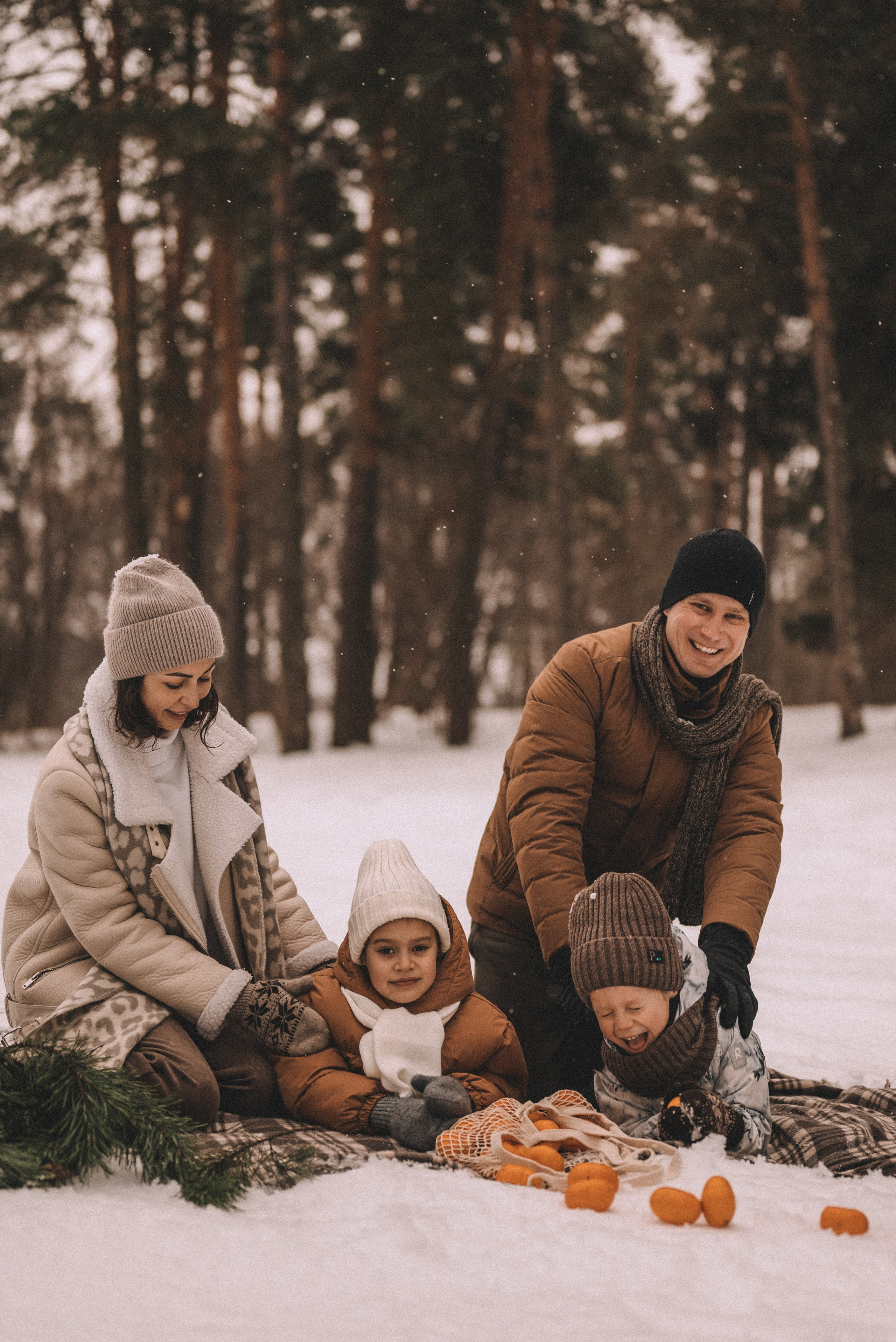 Сергей и Наталья с Ксюшей и Максимом. Фотограф Кристина Пархоменко