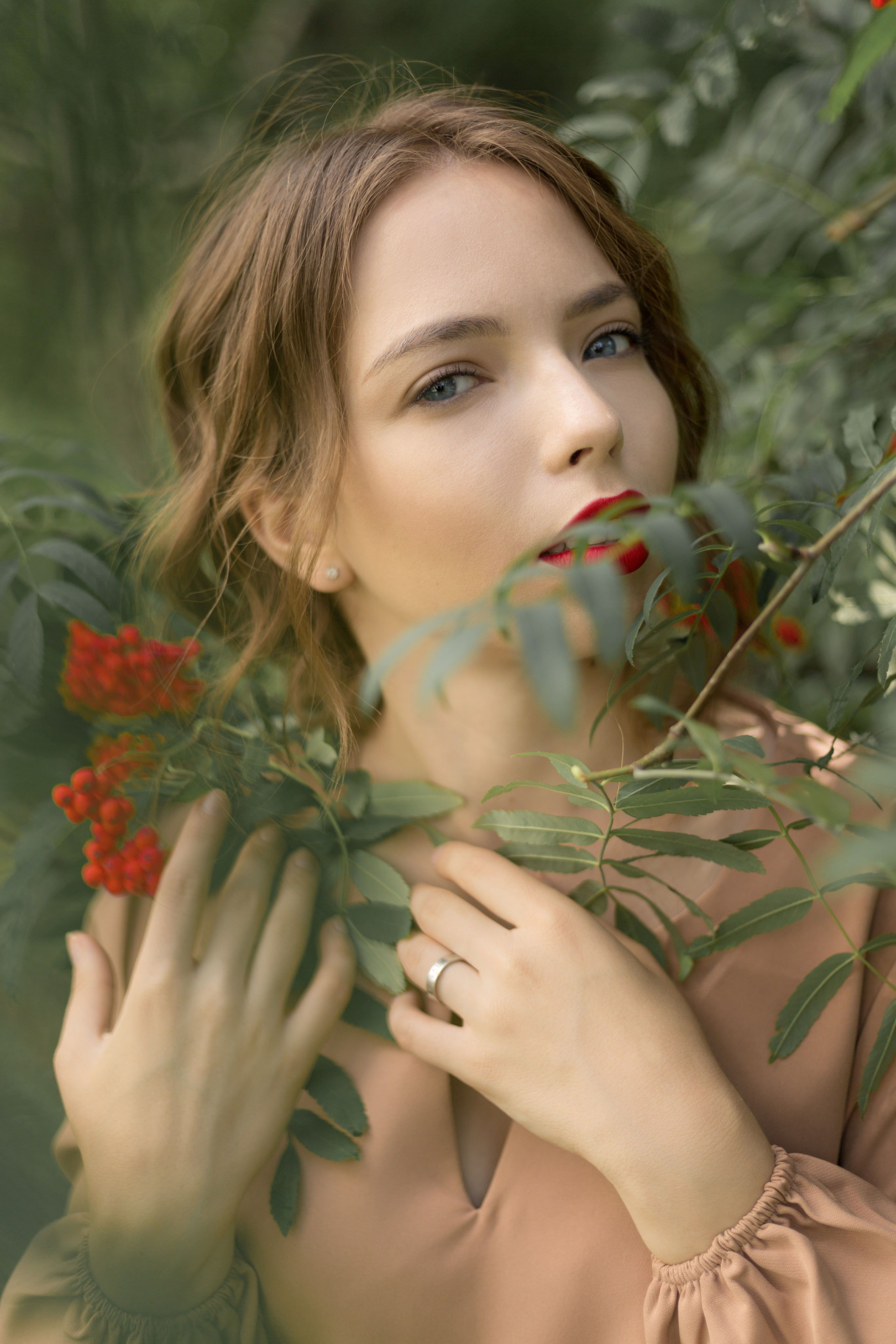 Художественный портрет на свежем воздухе. Фотограф в Новосибирске Краснова Евгения