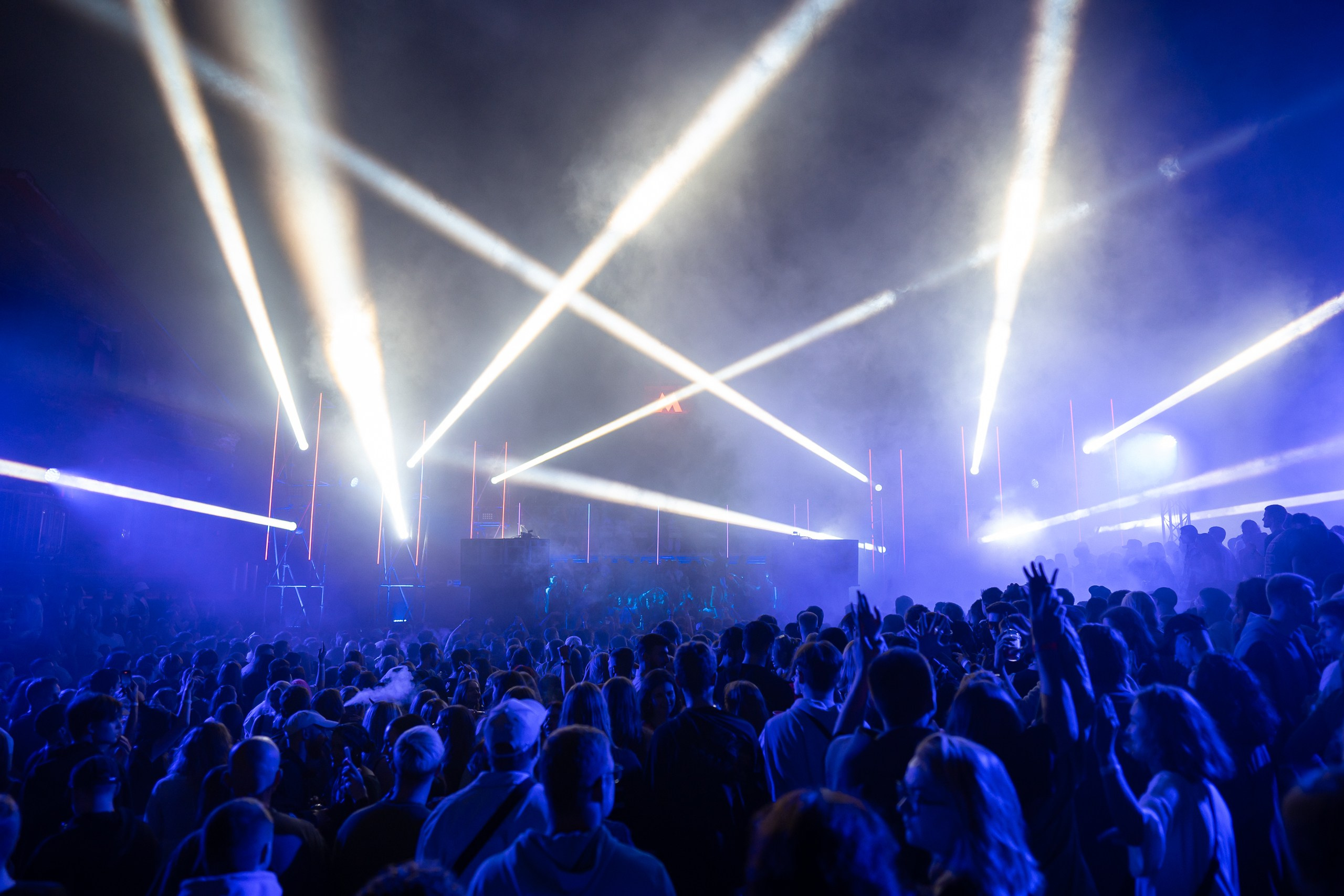 Metro Gorkovskaya Port June 1506. Sunnyman