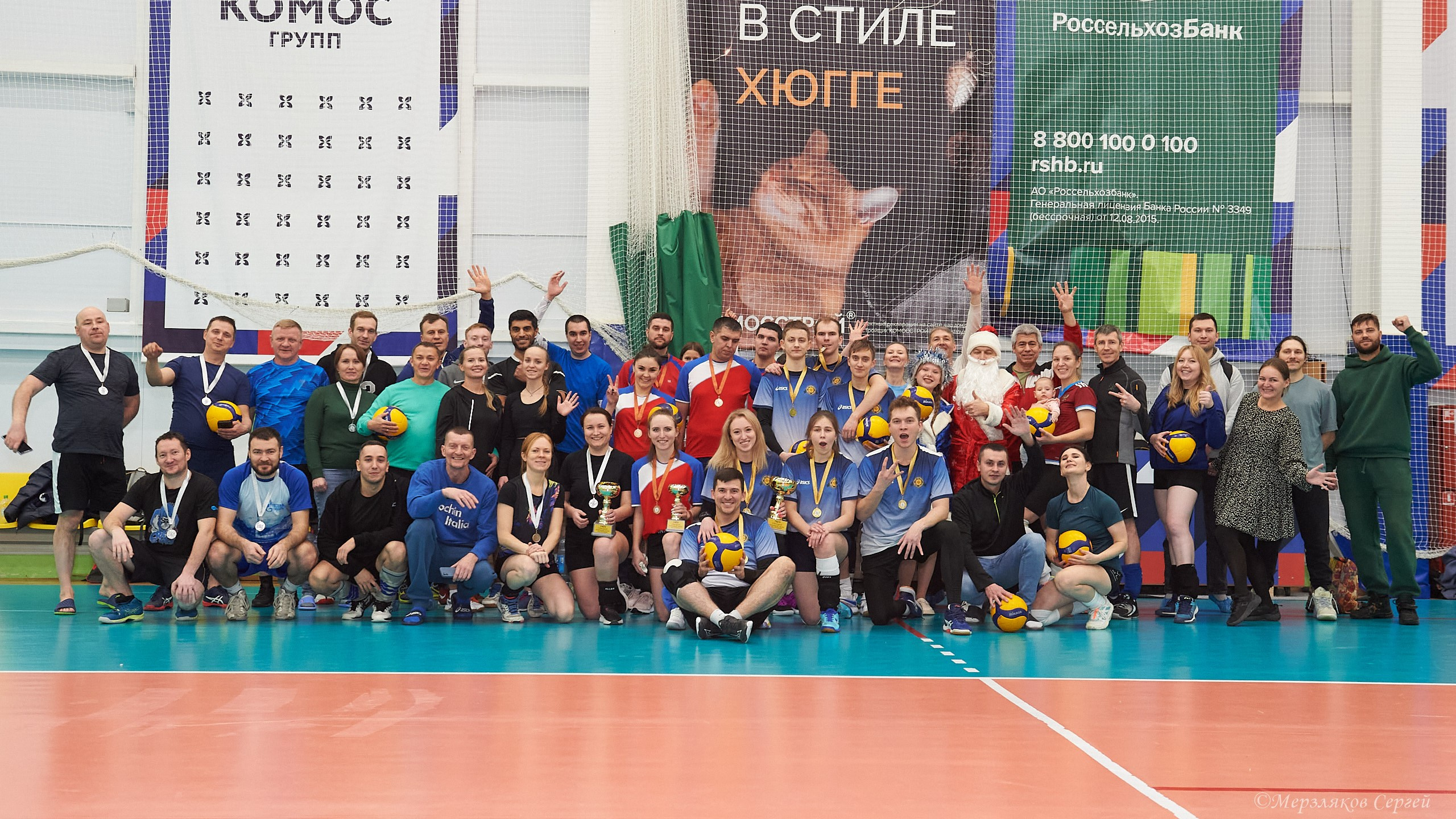 Новогодний волейбольный турнир. Ижевск. 16.12.23. Спортивный репортажный фотограф в Ижевске Сергей Мерзляков