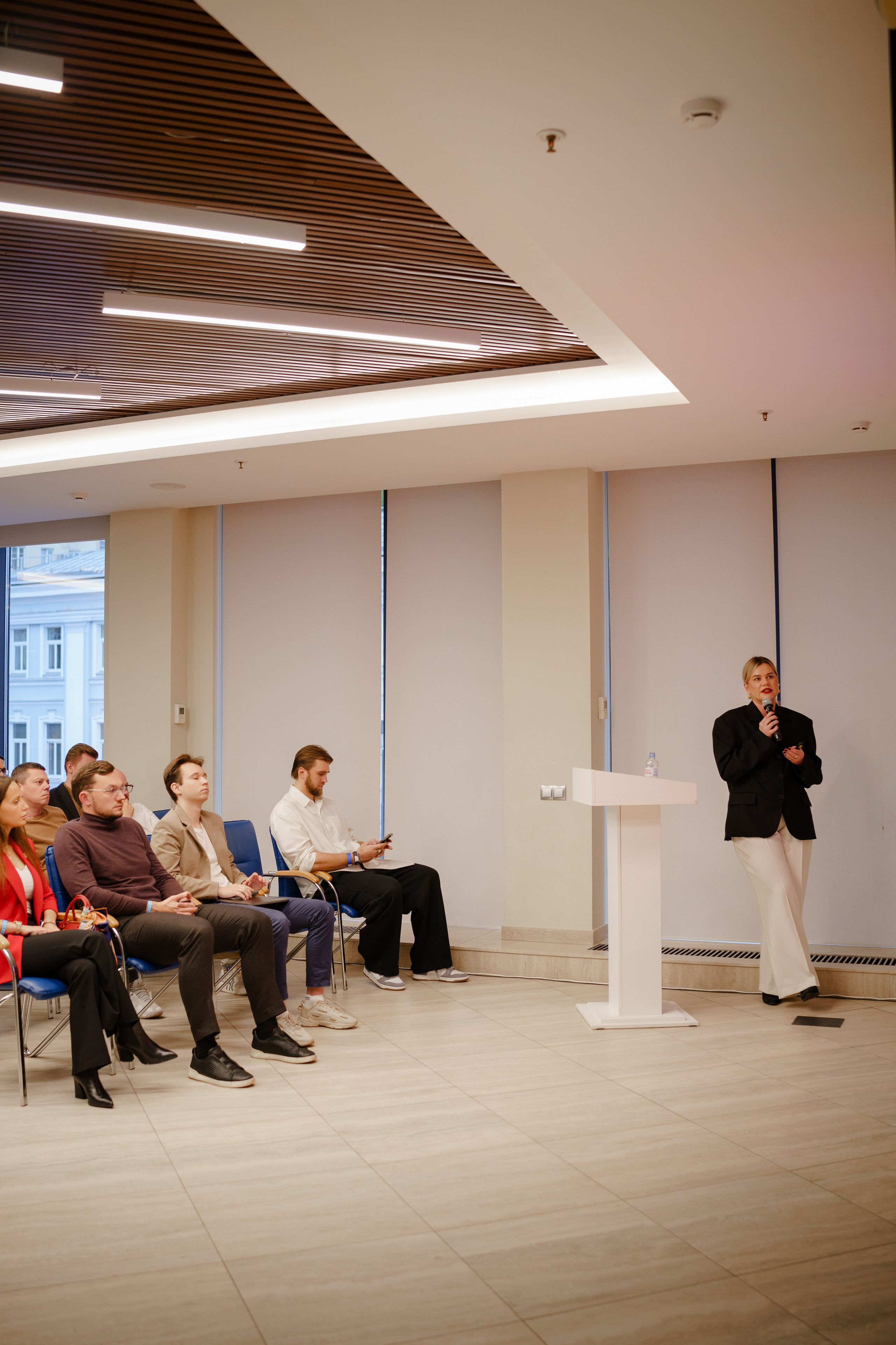 Репортажный фотограф на конференцию в Москве. Репортажный фотограф в Москве Саша Дружинина
