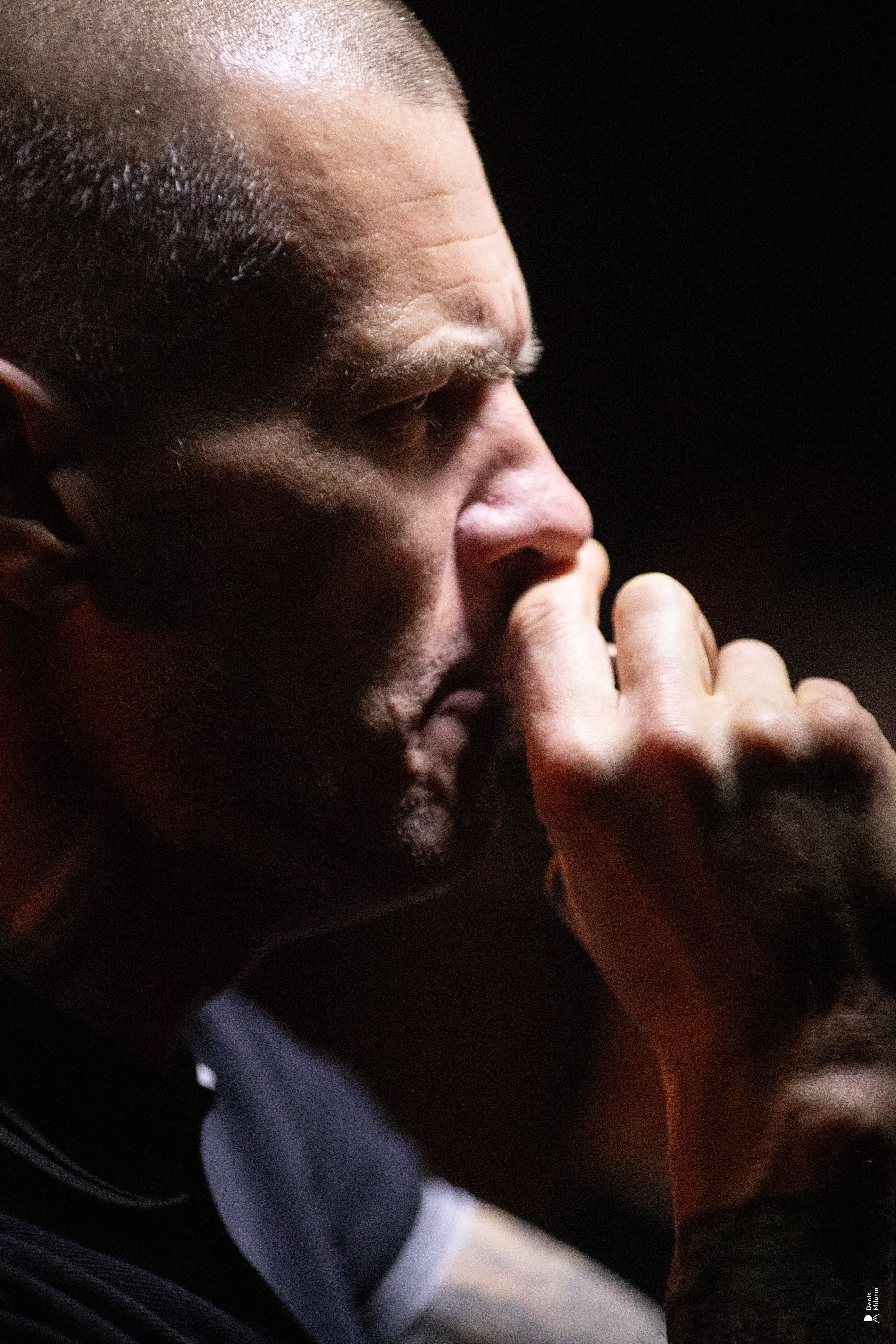 Рядом Ассенизаторы. Портретный фотограф Денис Милютин