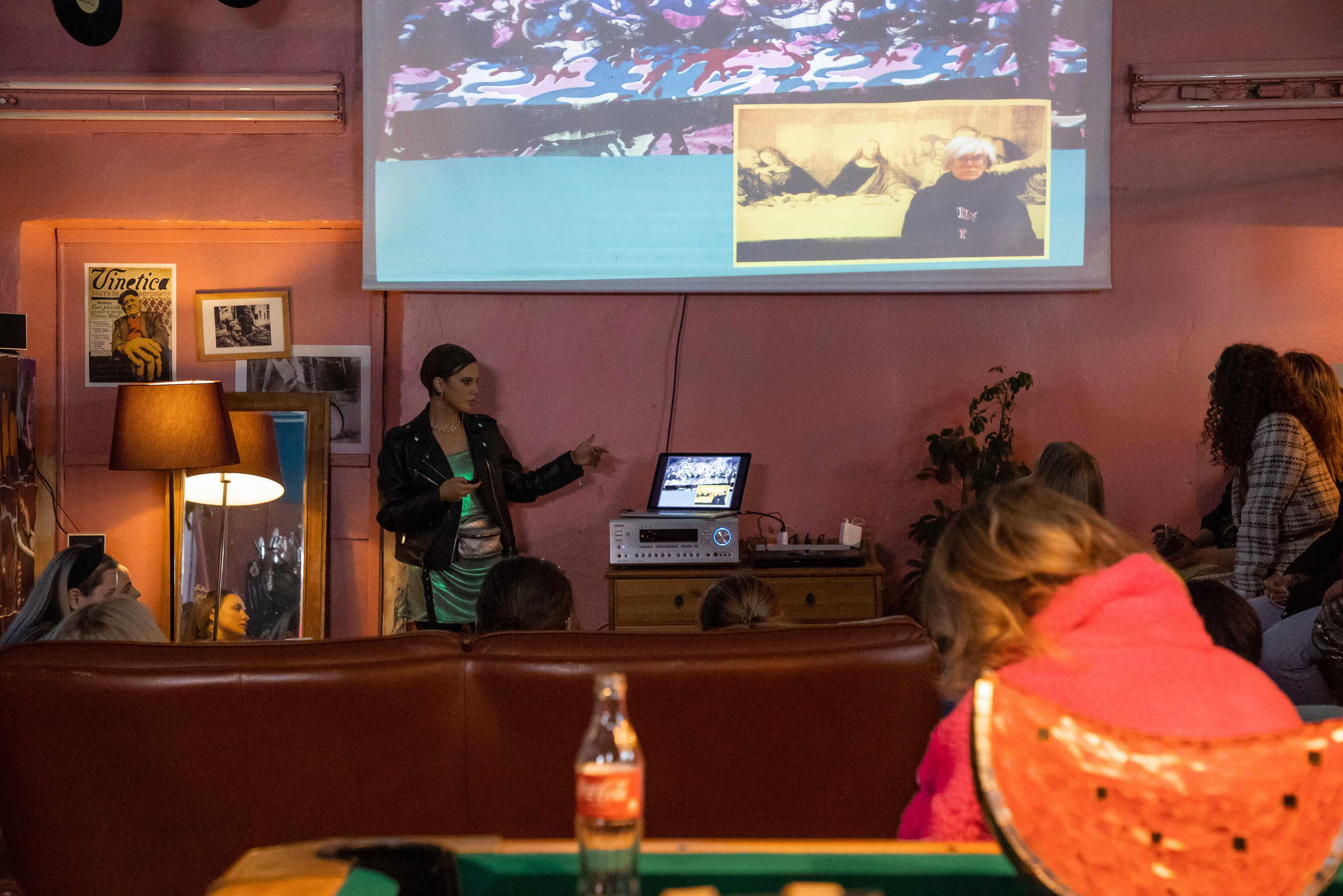 2022-06-29 Лекция Марии Барковой (Энди Уорхол). Фотограф Денис Лесковский (Тюмень)