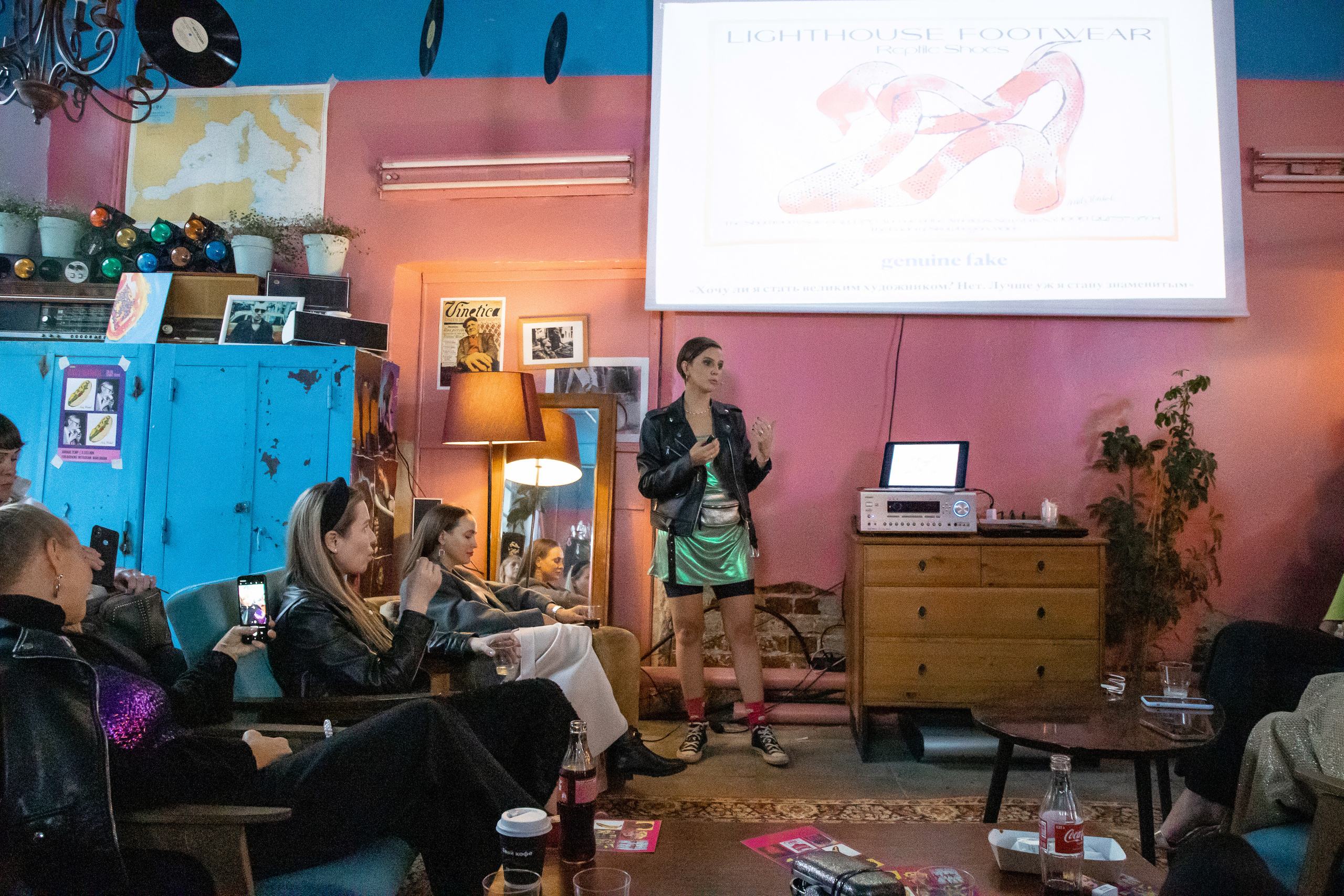 2022-06-29 Лекция Марии Барковой (Энди Уорхол). Фотограф Денис Лесковский (Тюмень)