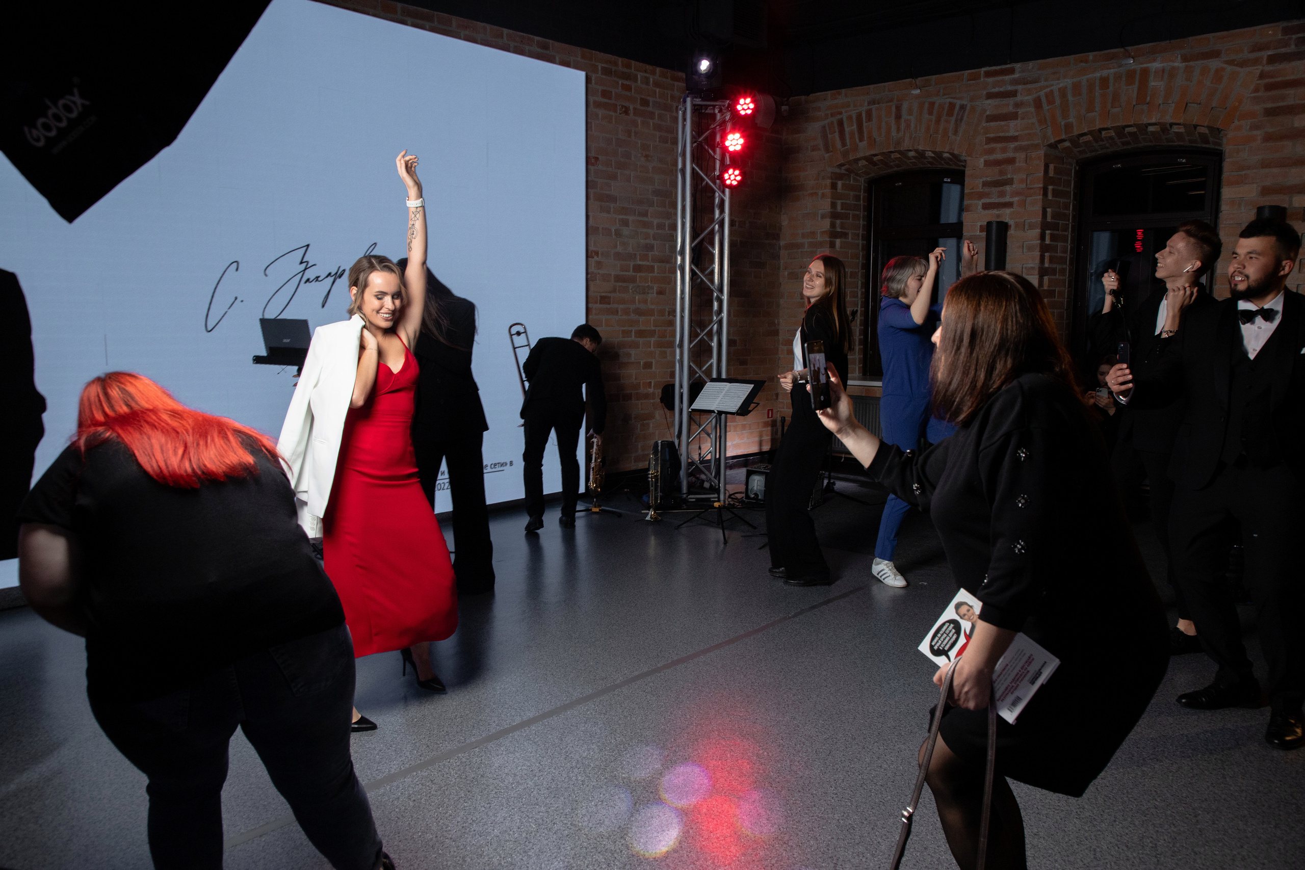 Презентация книги Светы Захаровой "Ты уже бренд". Фотограф Денис Лесковский (Тюмень)