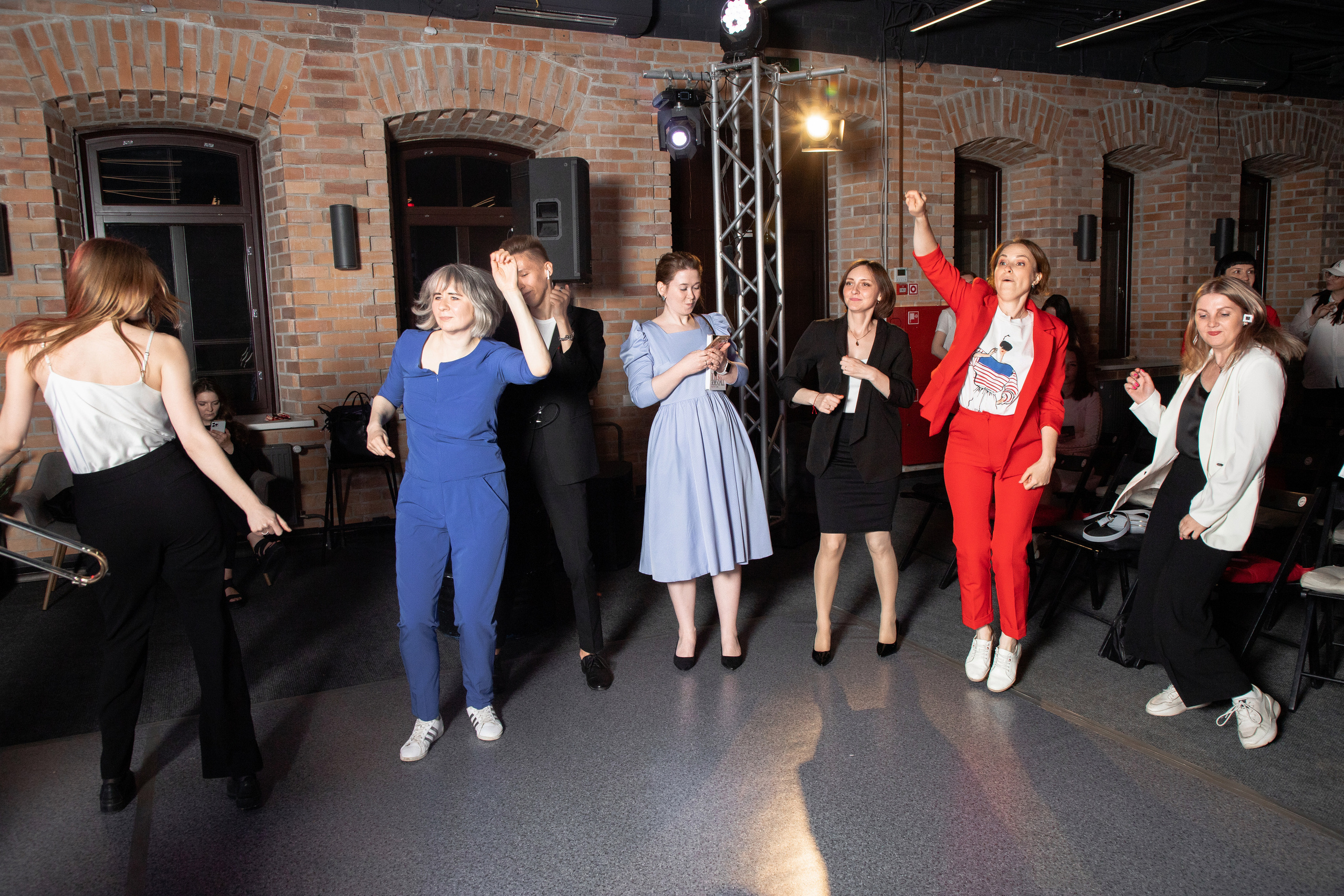 Презентация книги Светы Захаровой "Ты уже бренд". Фотограф Денис Лесковский (Тюмень)