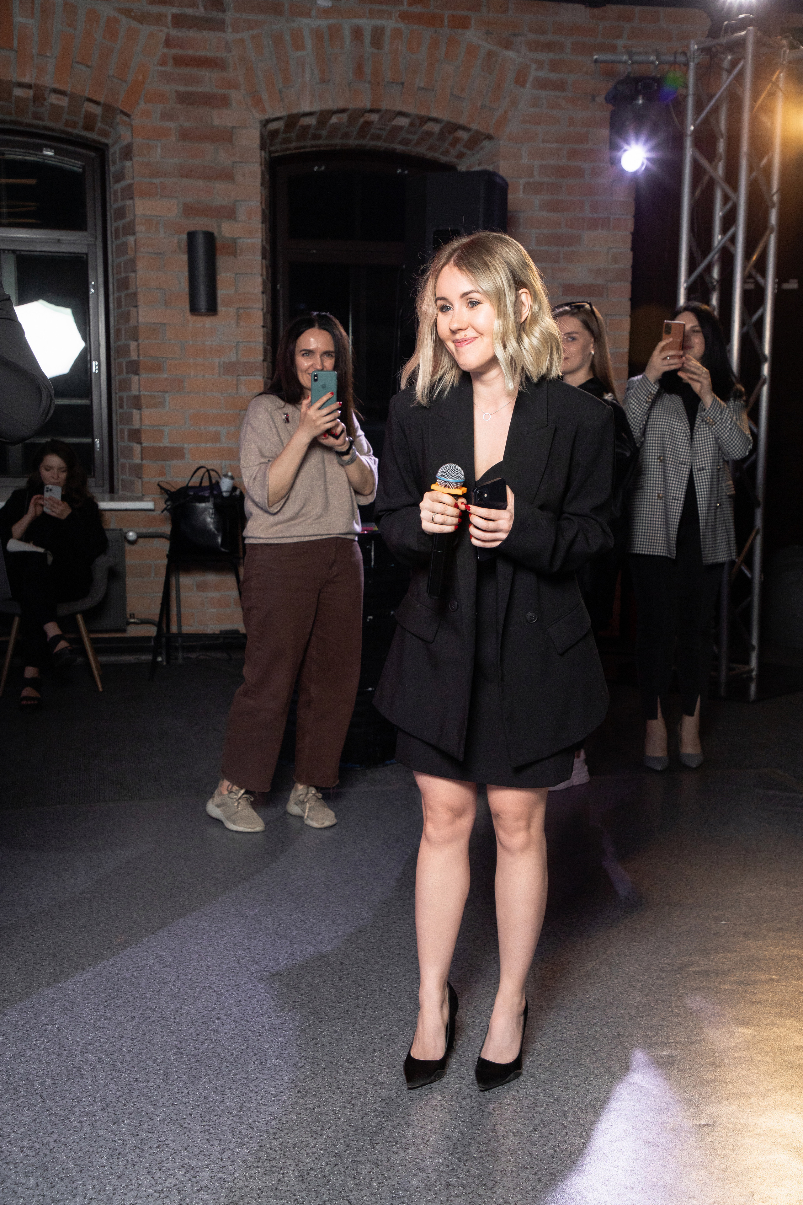 Презентация книги Светы Захаровой "Ты уже бренд". Фотограф Денис Лесковский (Тюмень)