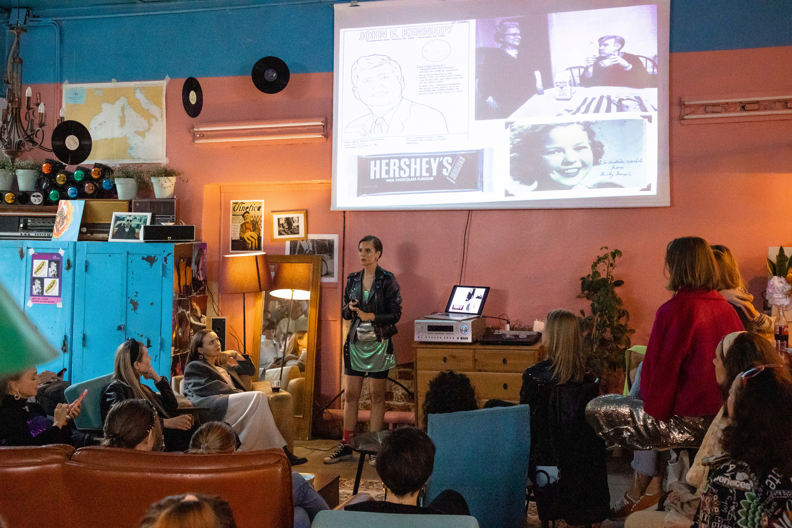 2022-06-29 Лекция Марии Барковой (Энди Уорхол). Фотограф Денис Лесковский (Тюмень)