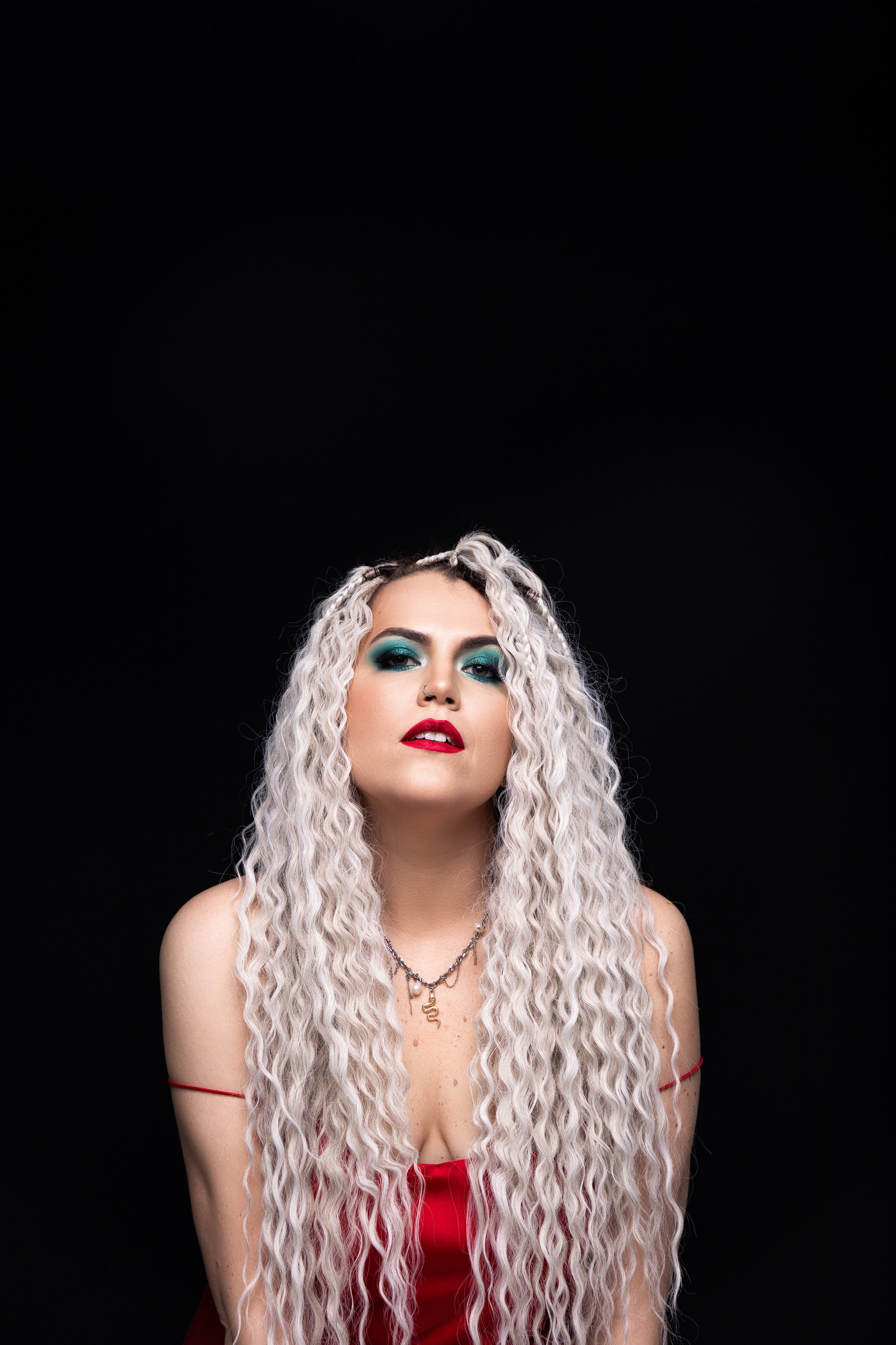 Фотосессия мамы и дочки на циклораме в Тюмени. Фотограф Денис Лесковский (Тюмень)