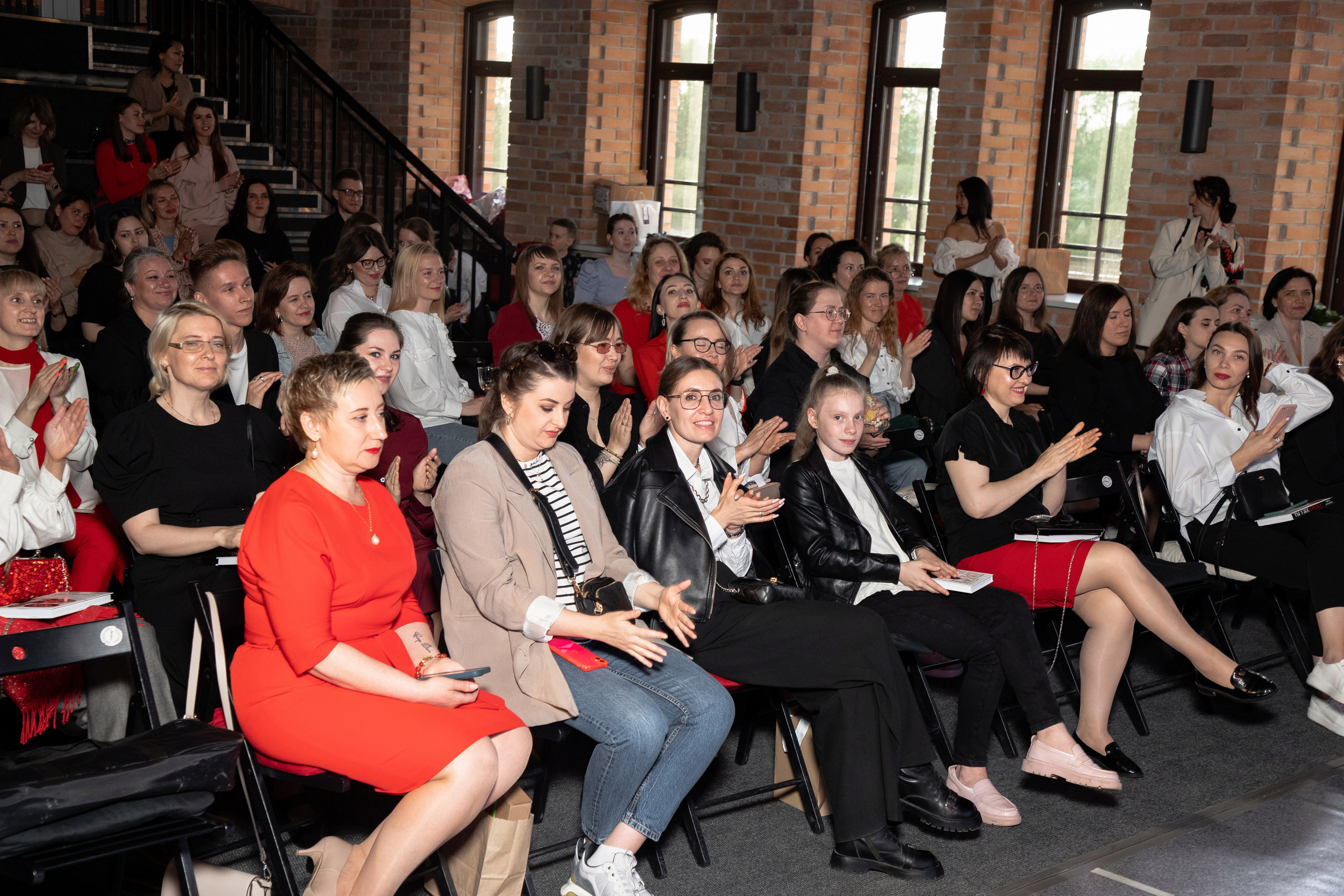 Презентация книги Светы Захаровой "Ты уже бренд". Фотограф Денис Лесковский (Тюмень)