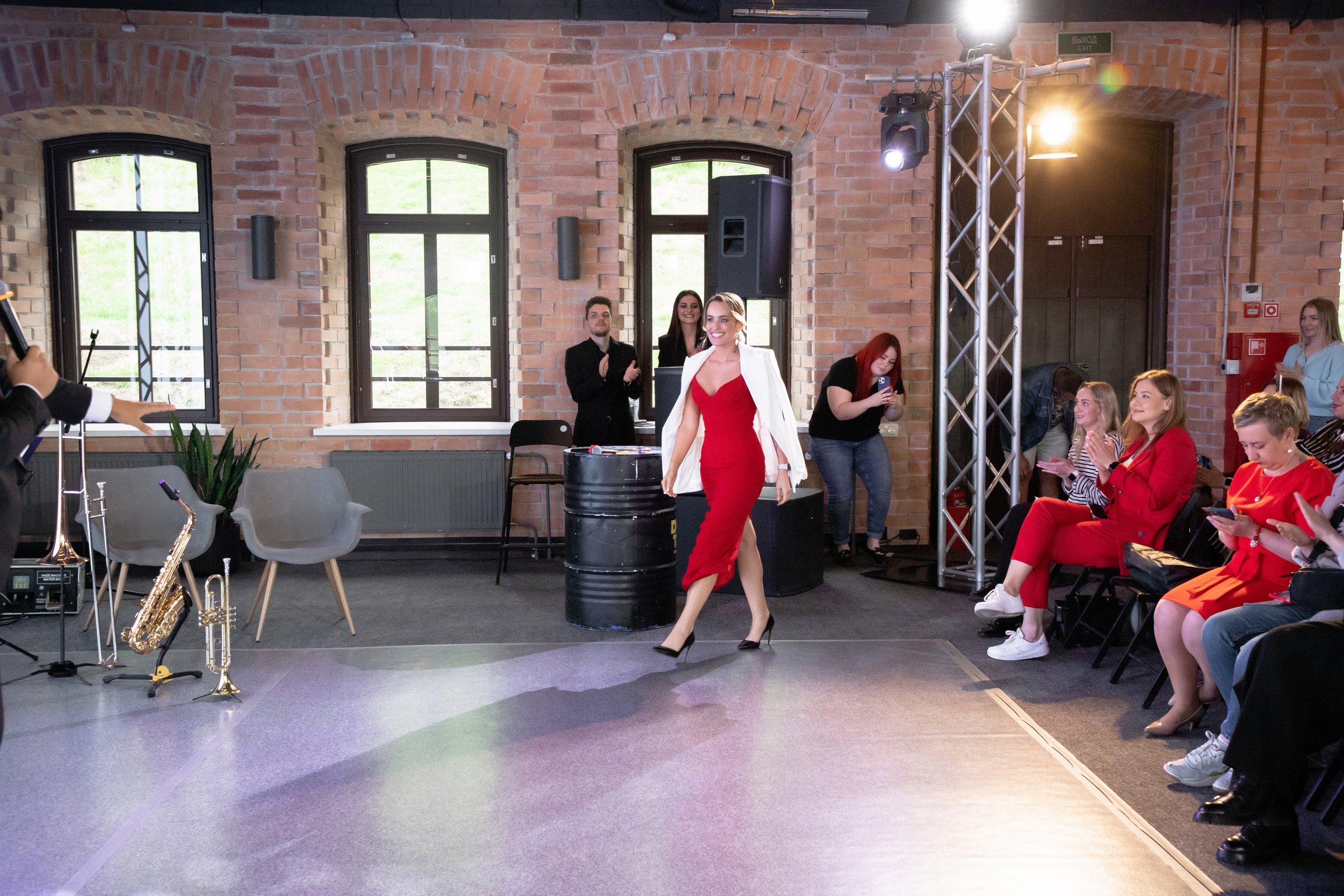 Презентация книги Светы Захаровой "Ты уже бренд". Фотограф Денис Лесковский (Тюмень)