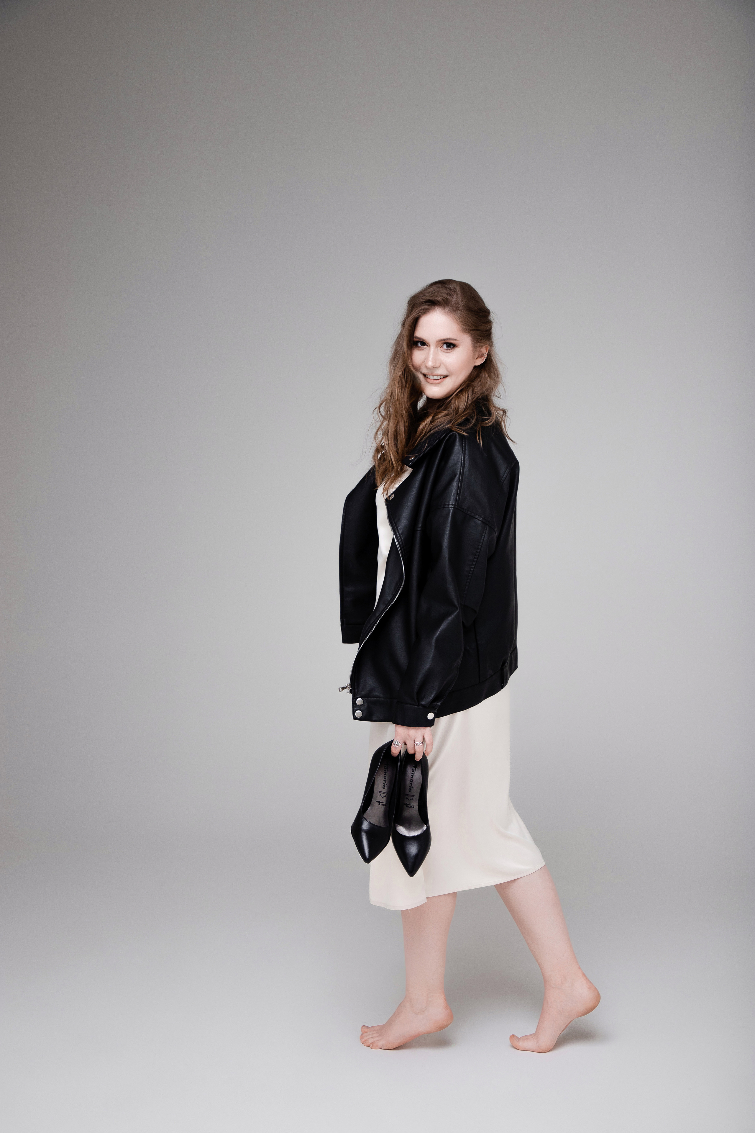 Женский портрет в студии на циклораме. Фотограф Денис Лесковский (Тюмень)