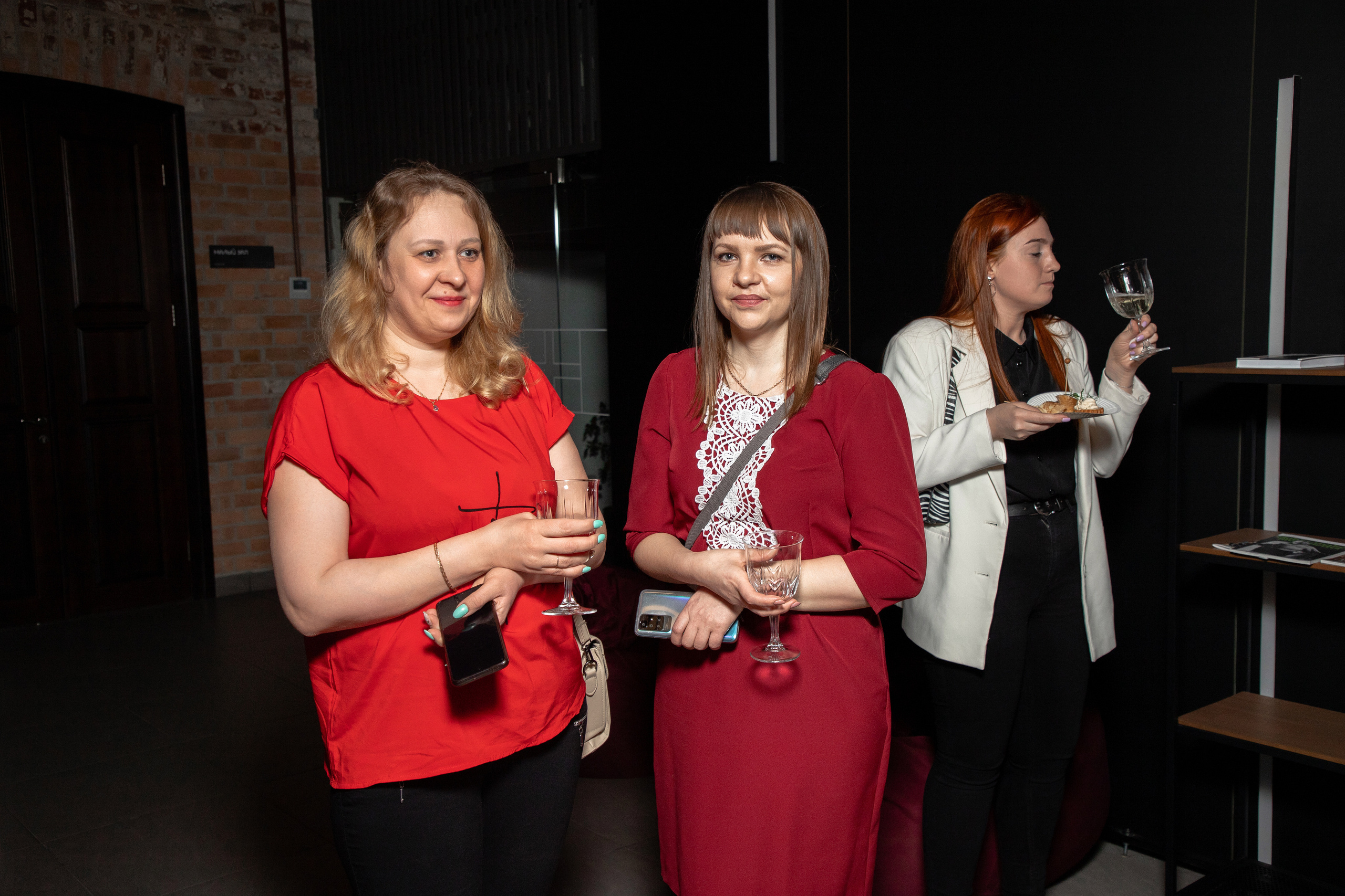 Презентация книги Светы Захаровой "Ты уже бренд". Фотограф Денис Лесковский (Тюмень)