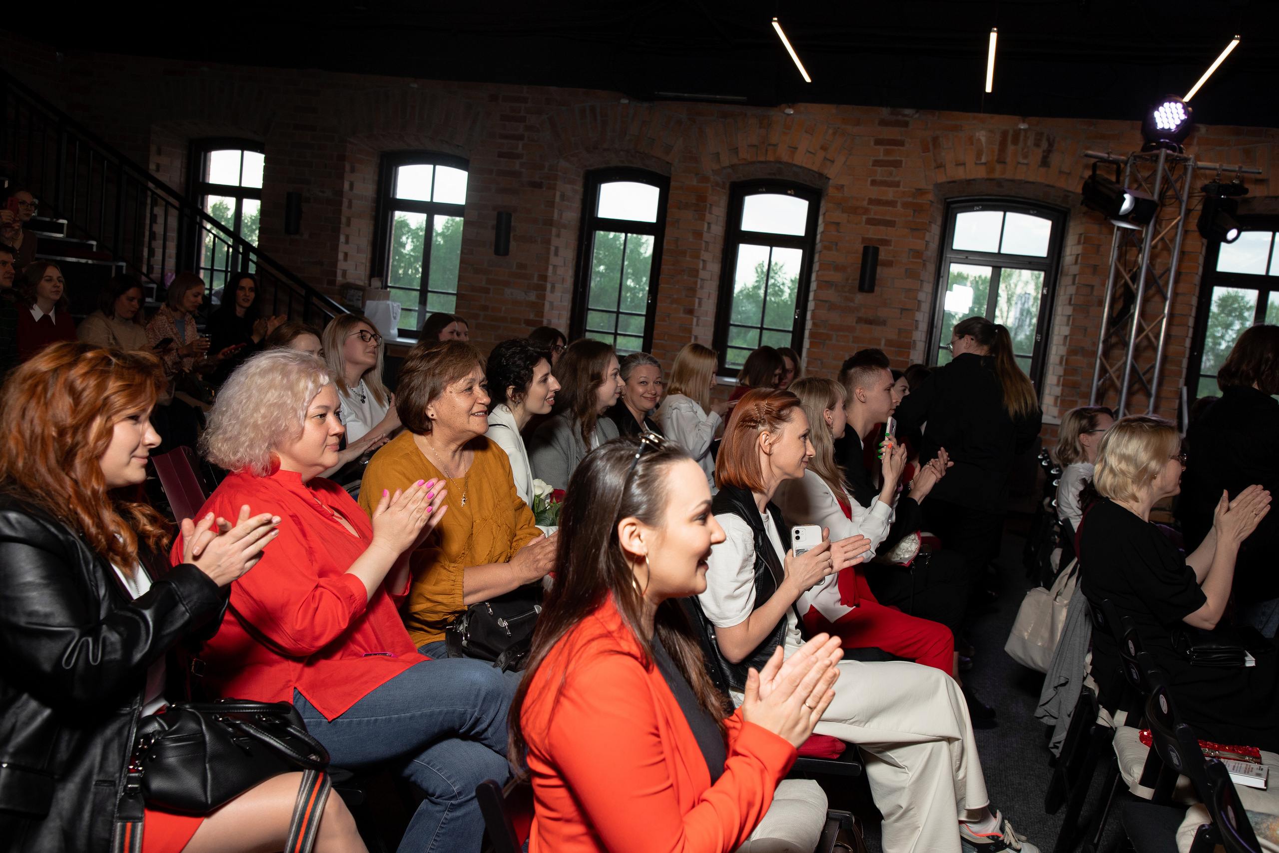 Презентация книги Светы Захаровой "Ты уже бренд". Фотограф Денис Лесковский (Тюмень)