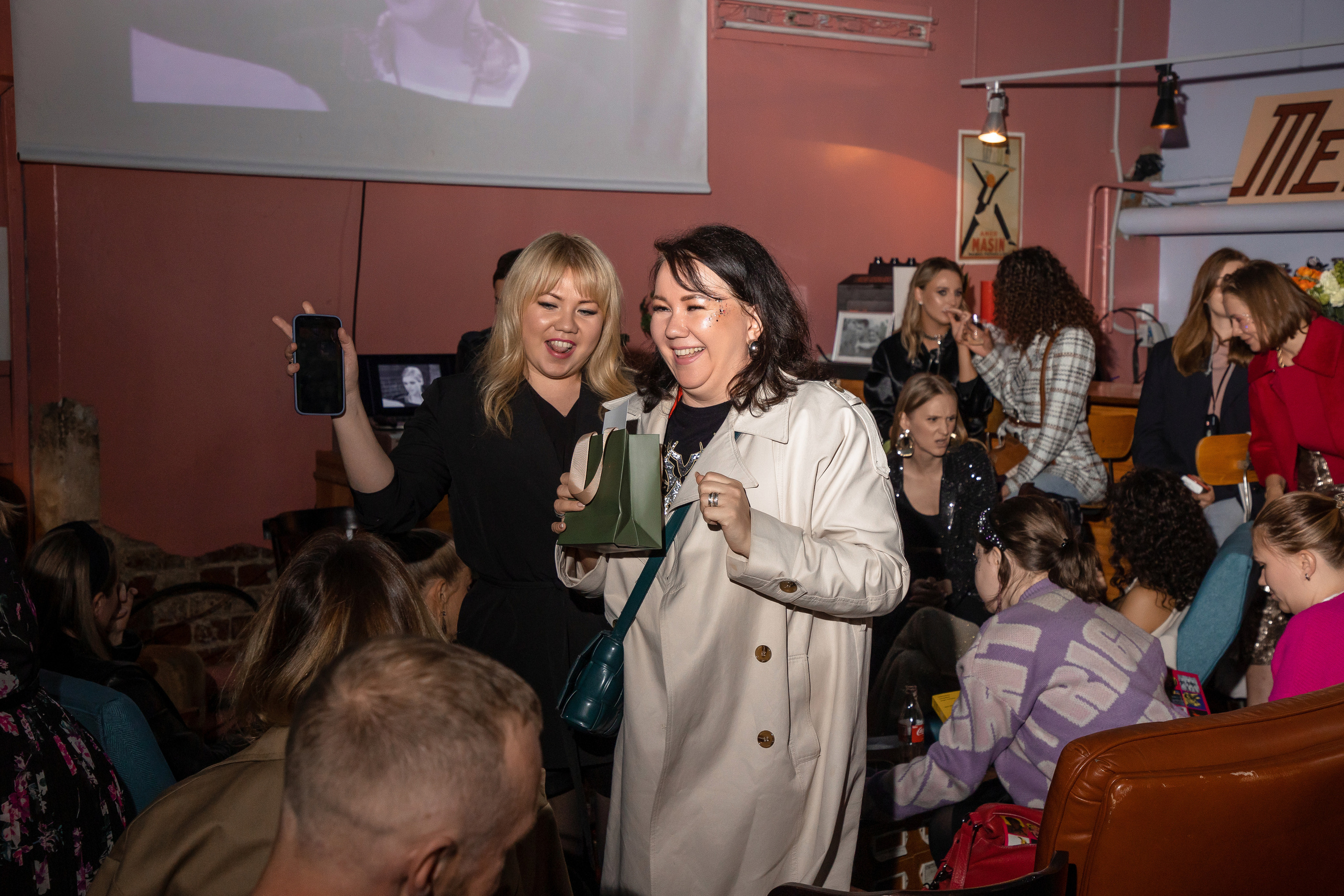 2022-06-29 Лекция Марии Барковой (Энди Уорхол). Фотограф Денис Лесковский (Тюмень)