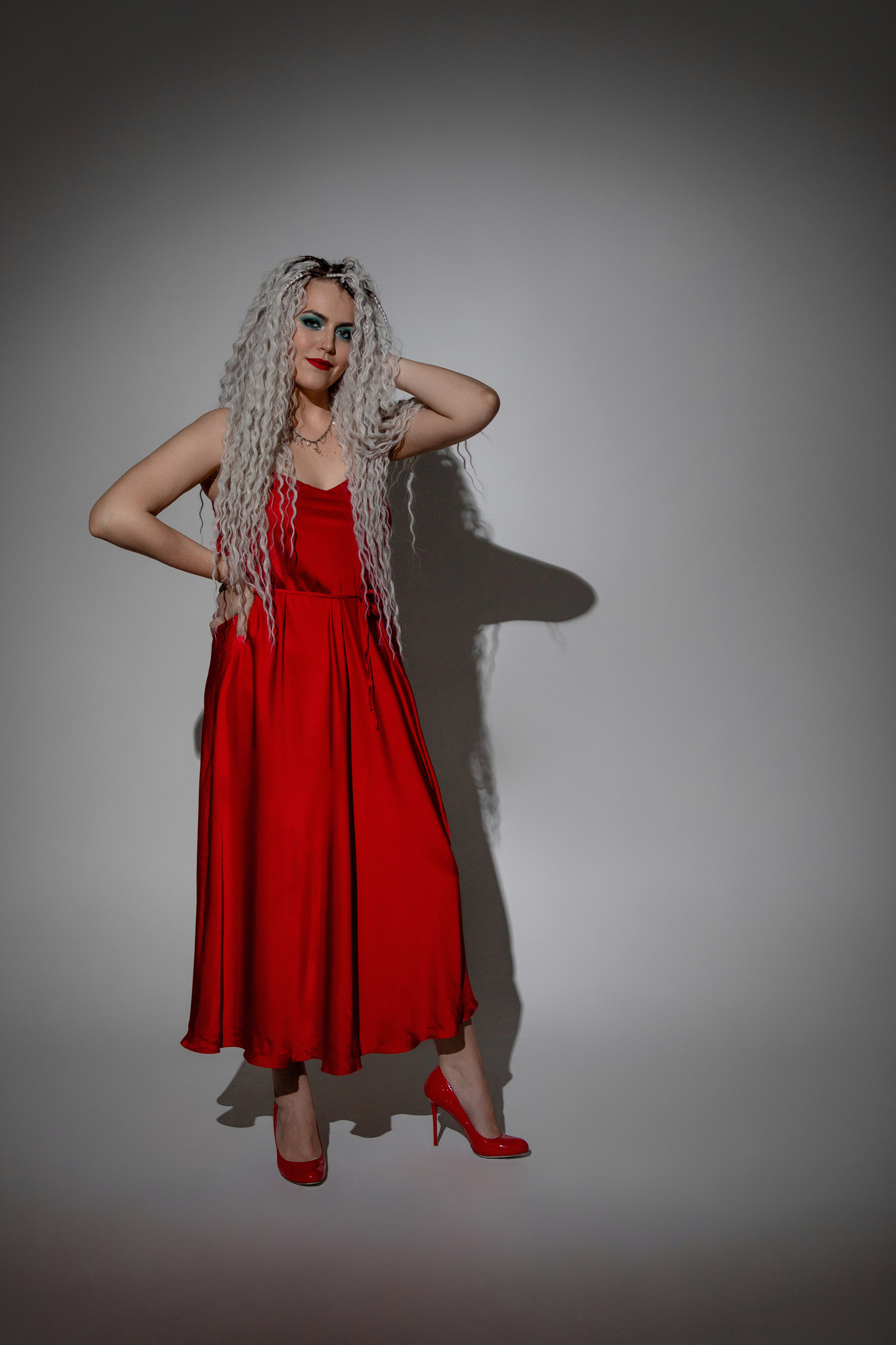 Фотосессия мамы и дочки на циклораме в Тюмени. Фотограф Денис Лесковский (Тюмень)