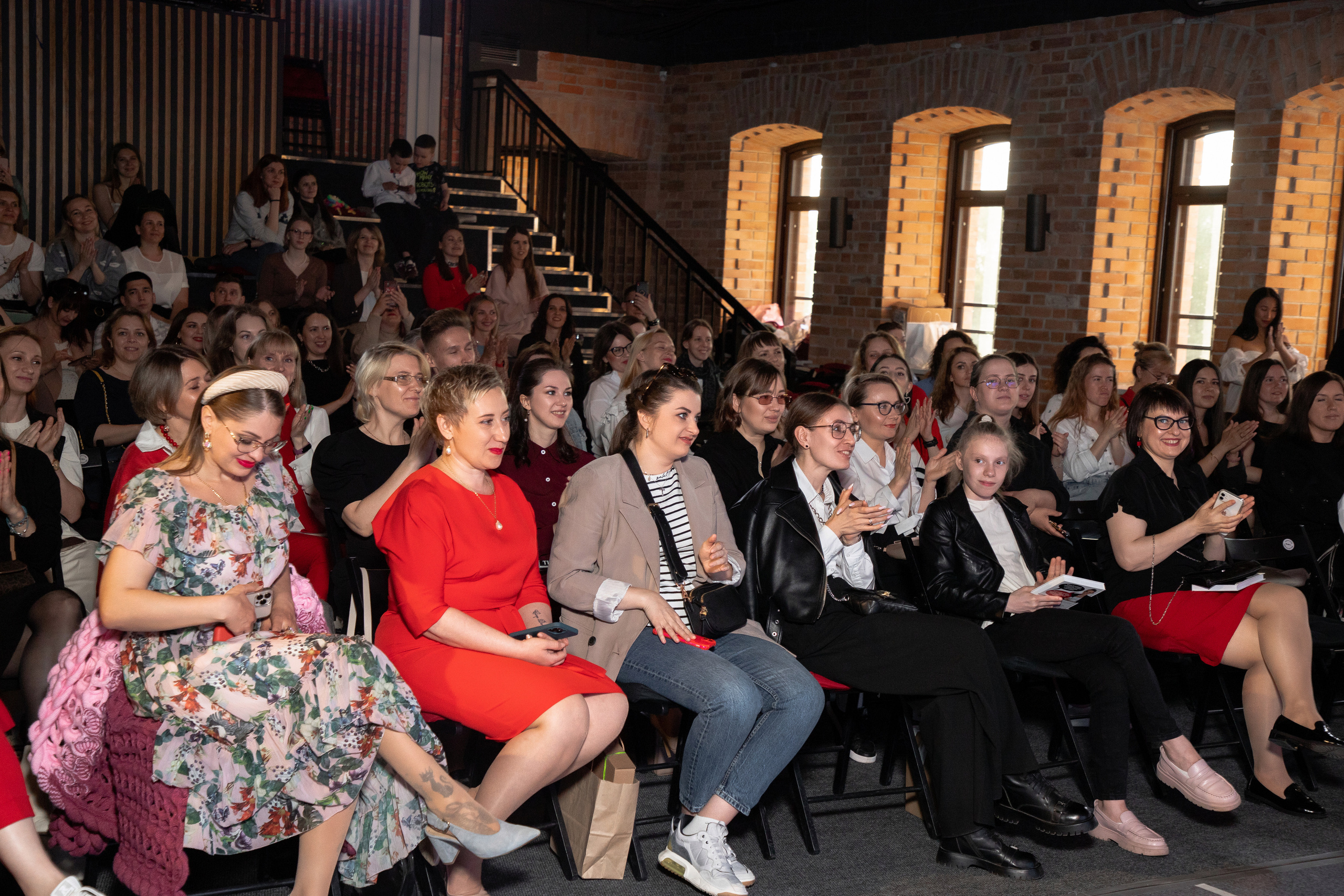 Презентация книги Светы Захаровой "Ты уже бренд". Фотограф Денис Лесковский (Тюмень)