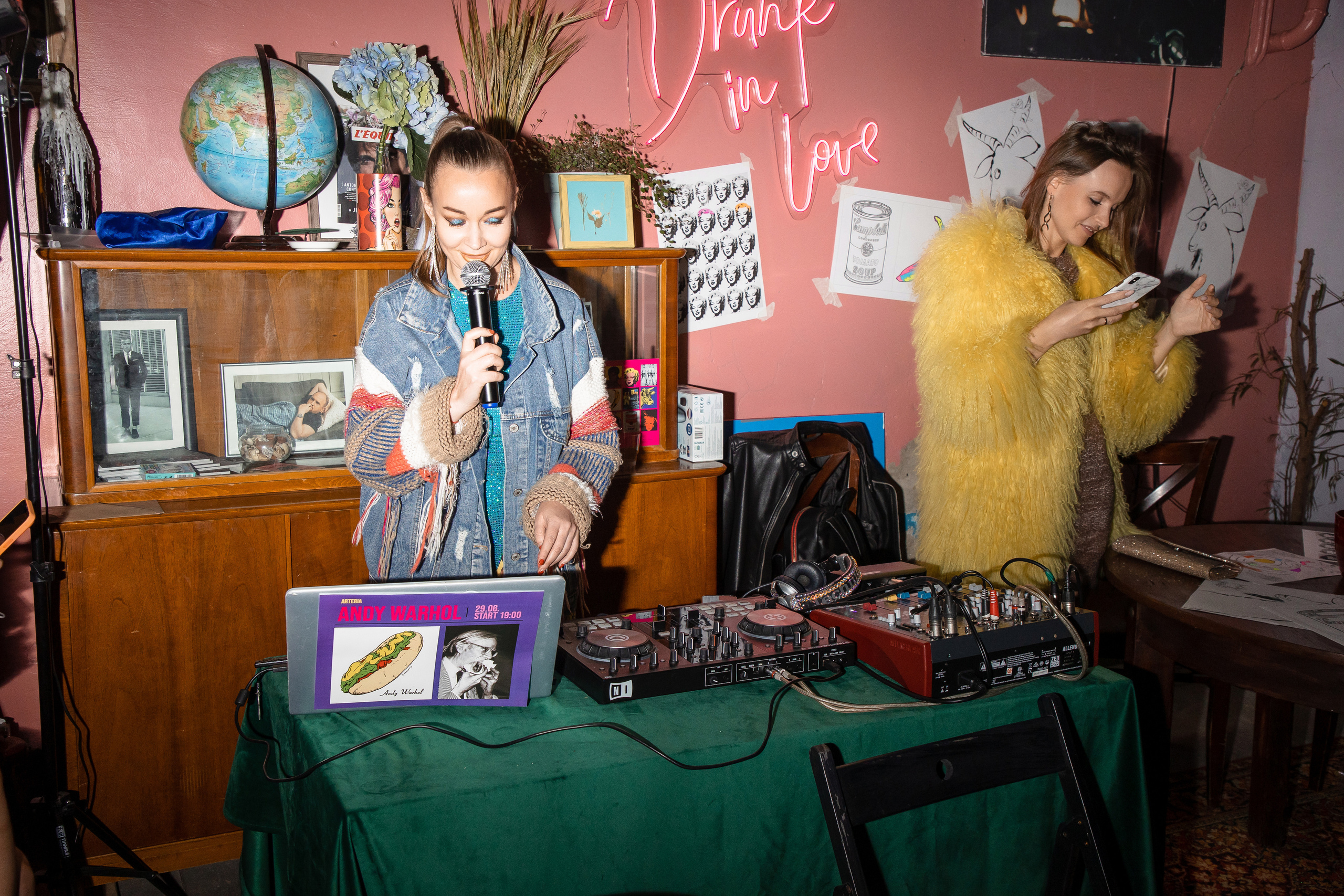 2022-06-29 Лекция Марии Барковой (Энди Уорхол). Фотограф Денис Лесковский (Тюмень)