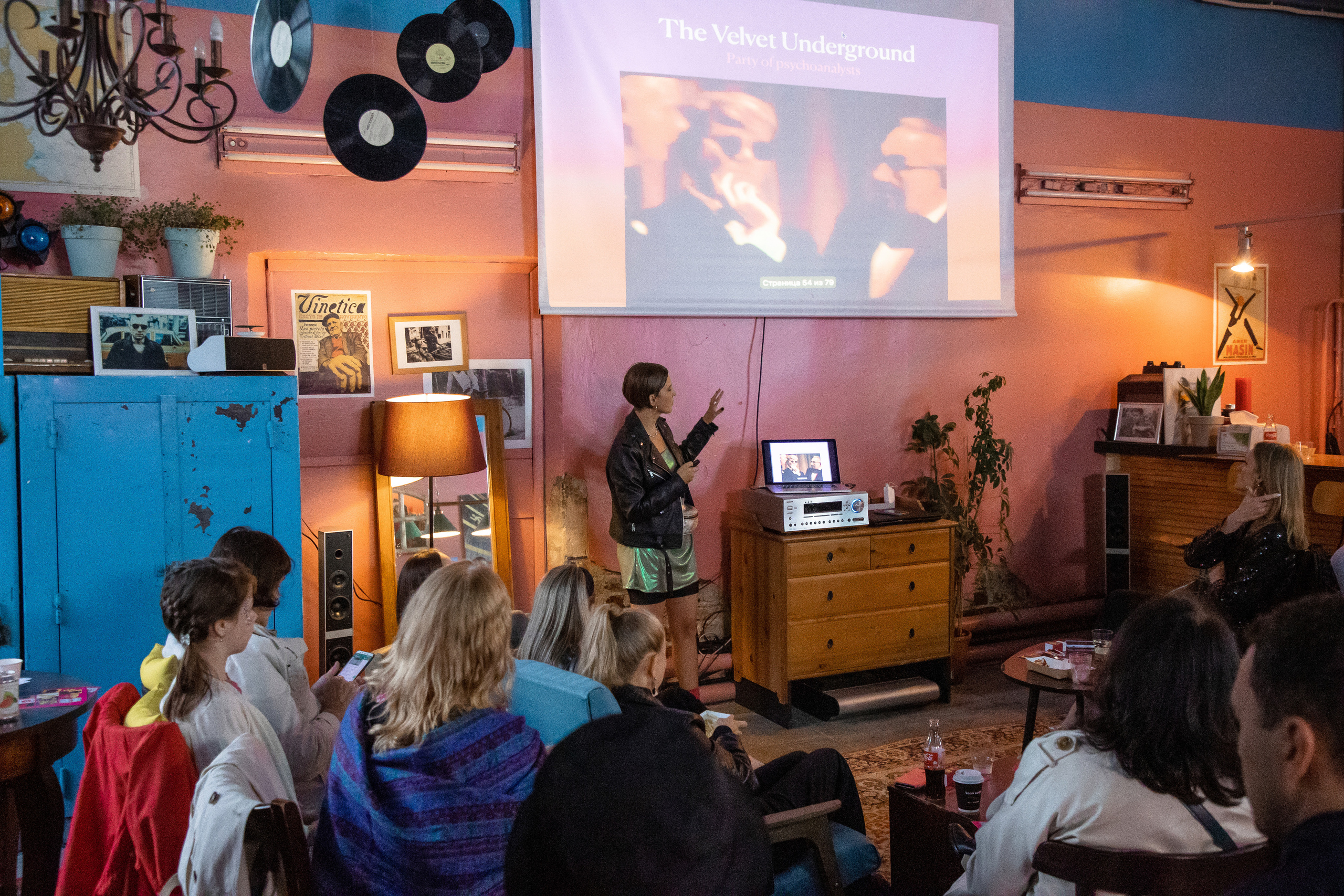 2022-06-29 Лекция Марии Барковой (Энди Уорхол). Фотограф Денис Лесковский (Тюмень)