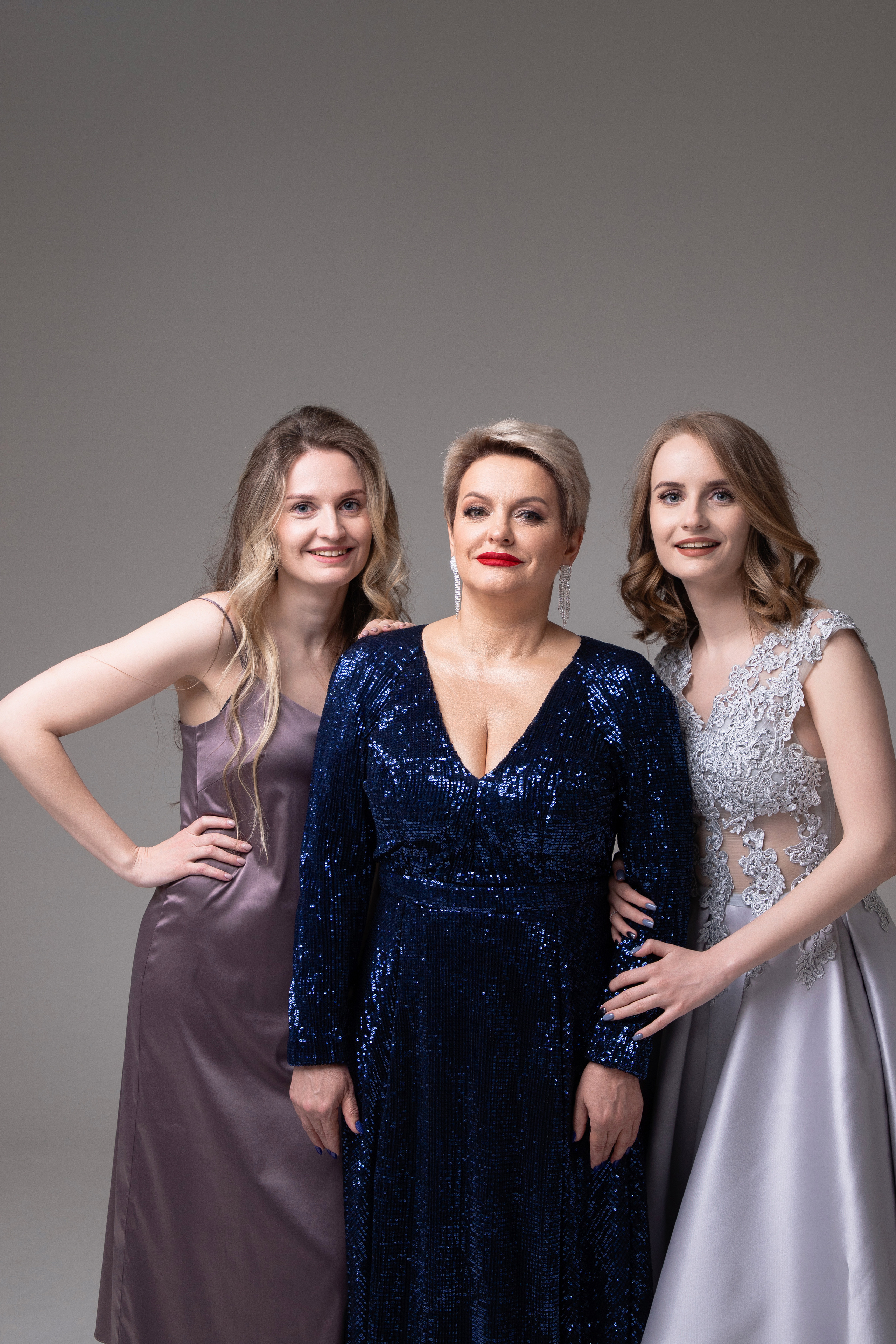 Фотосессия двух сестер с мамой. Фотограф Денис Лесковский (Тюмень)