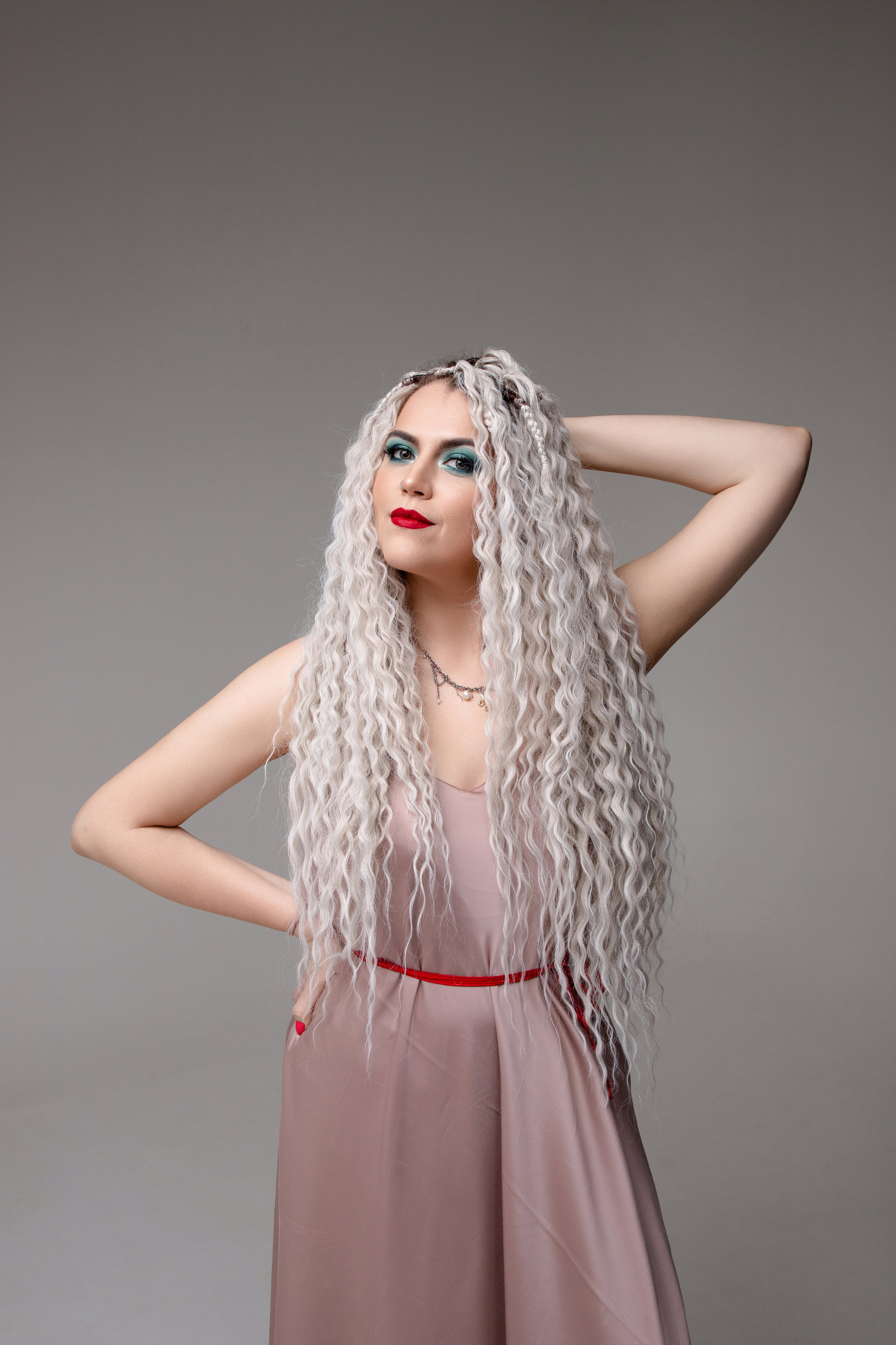 Фотосессия мамы и дочки на циклораме в Тюмени. Фотограф Денис Лесковский (Тюмень)