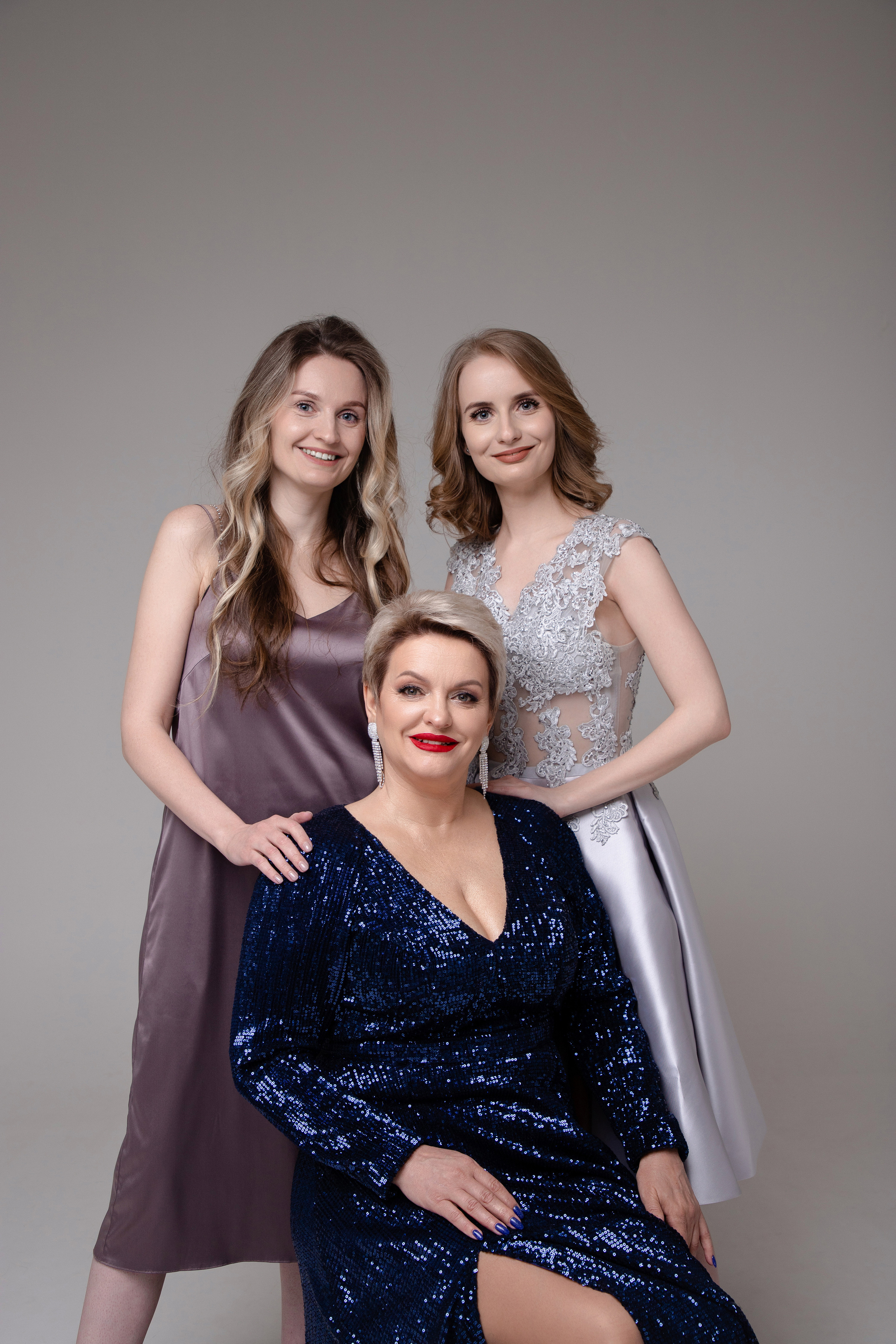 Фотосессия двух сестер с мамой. Фотограф Денис Лесковский (Тюмень)