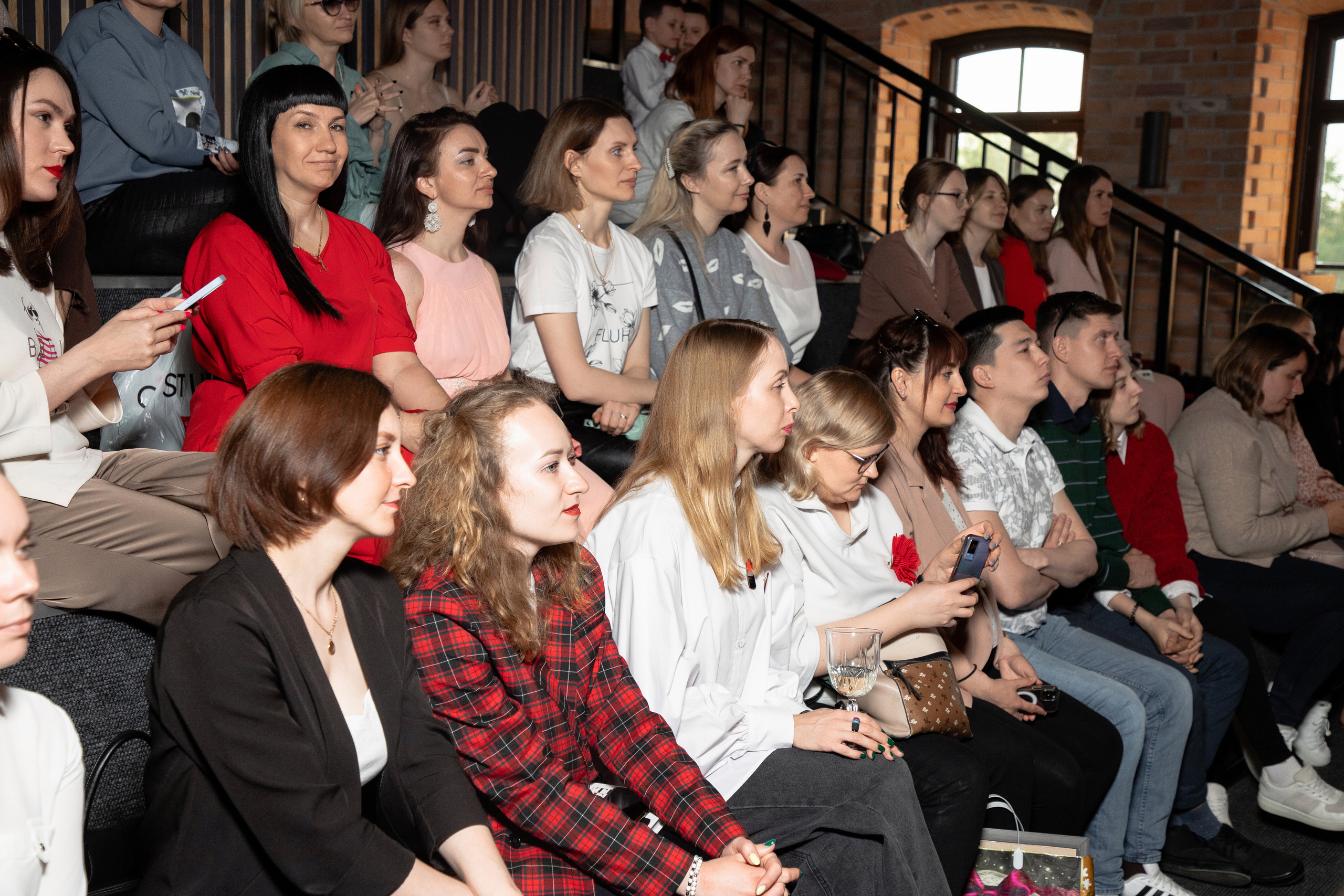 Презентация книги Светы Захаровой "Ты уже бренд". Фотограф Денис Лесковский (Тюмень)