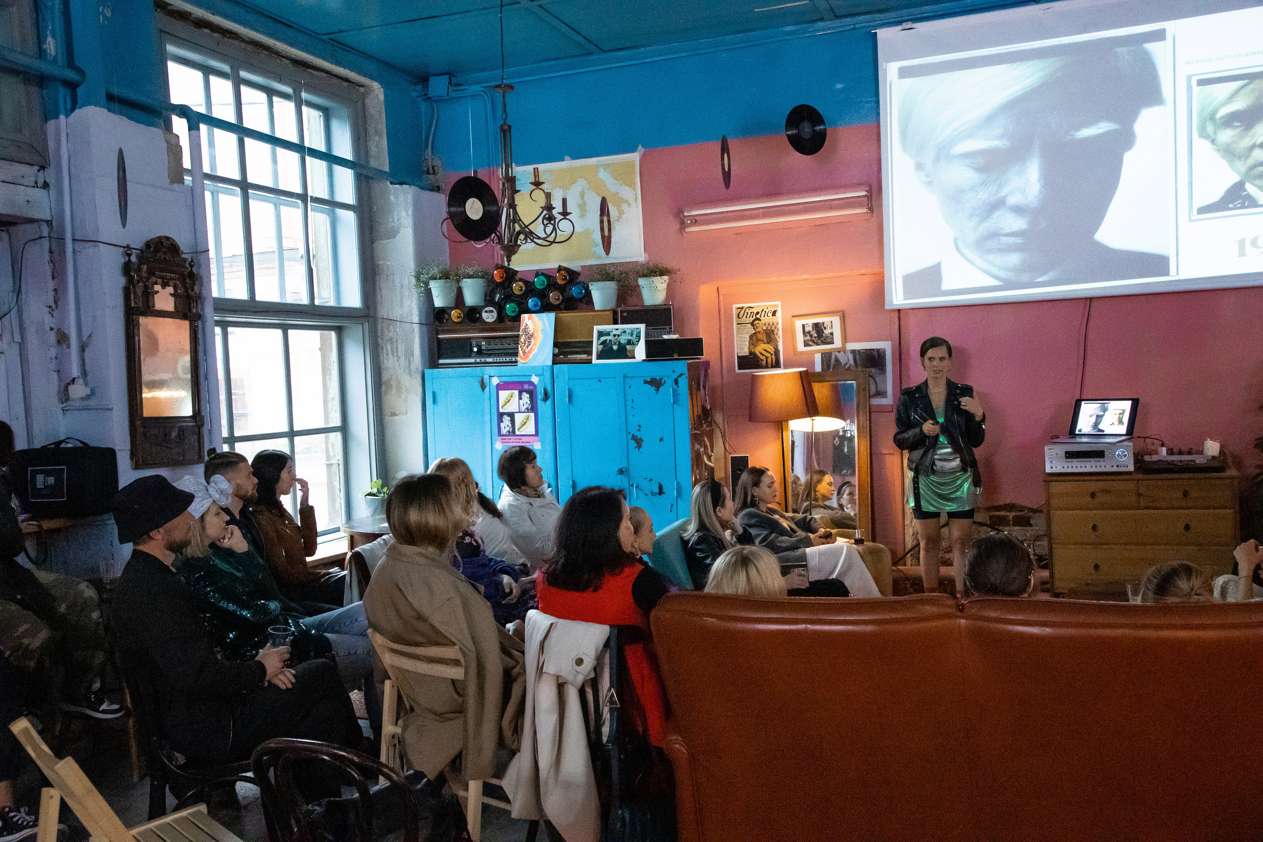 2022-06-29 Лекция Марии Барковой (Энди Уорхол). Фотограф Денис Лесковский (Тюмень)