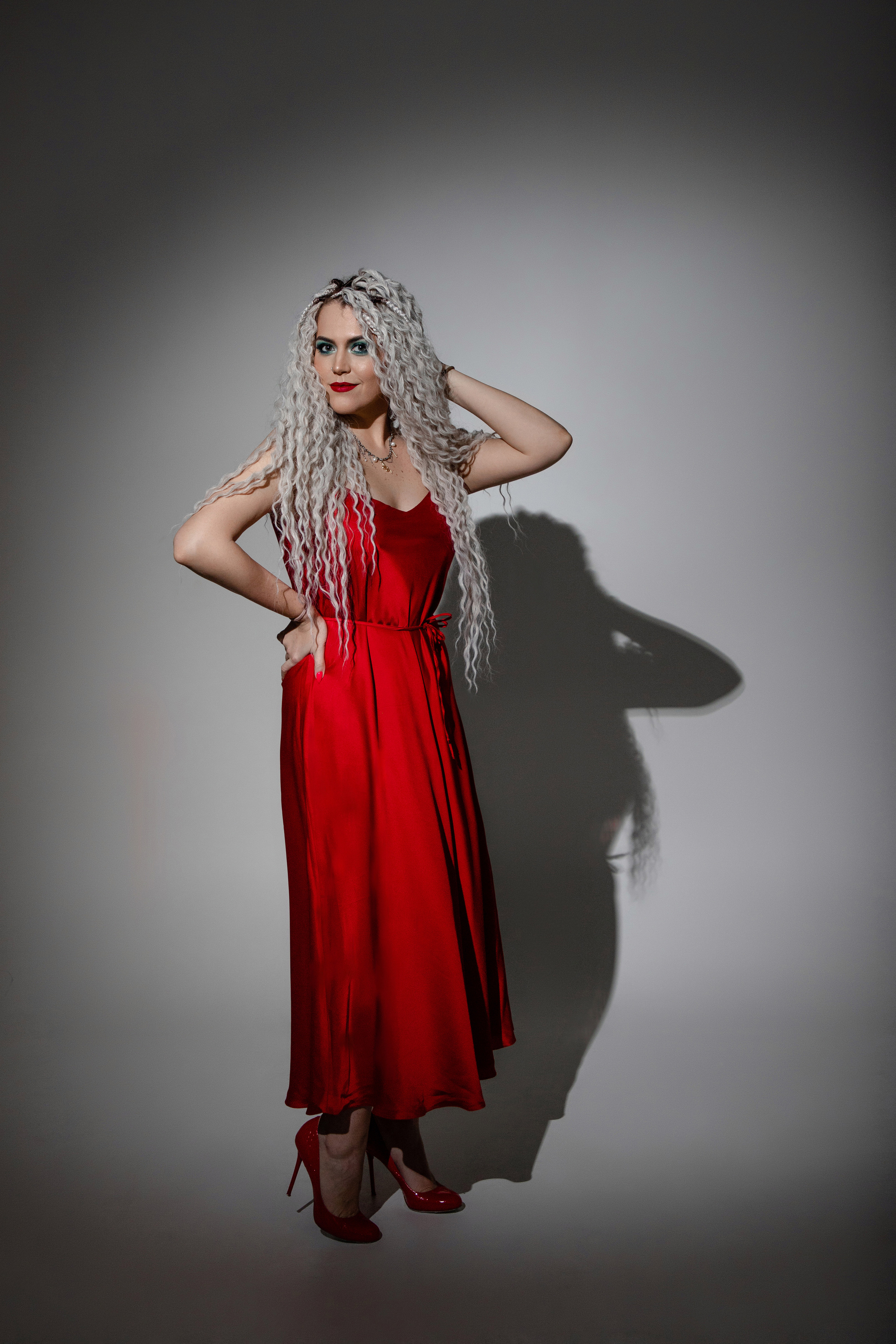 Фотосессия мамы и дочки на циклораме в Тюмени. Фотограф Денис Лесковский (Тюмень)