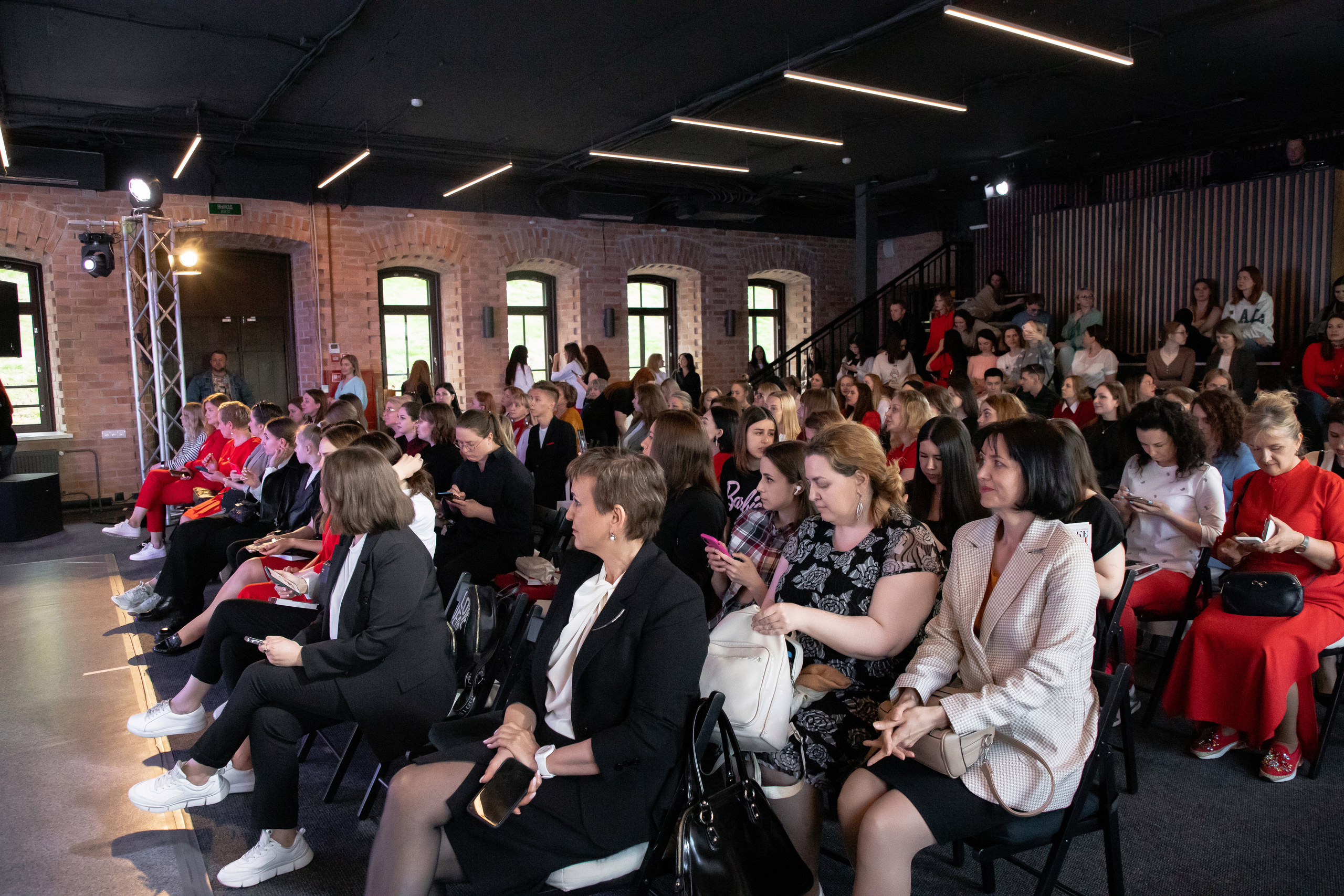 Презентация книги Светы Захаровой "Ты уже бренд". Фотограф Денис Лесковский (Тюмень)