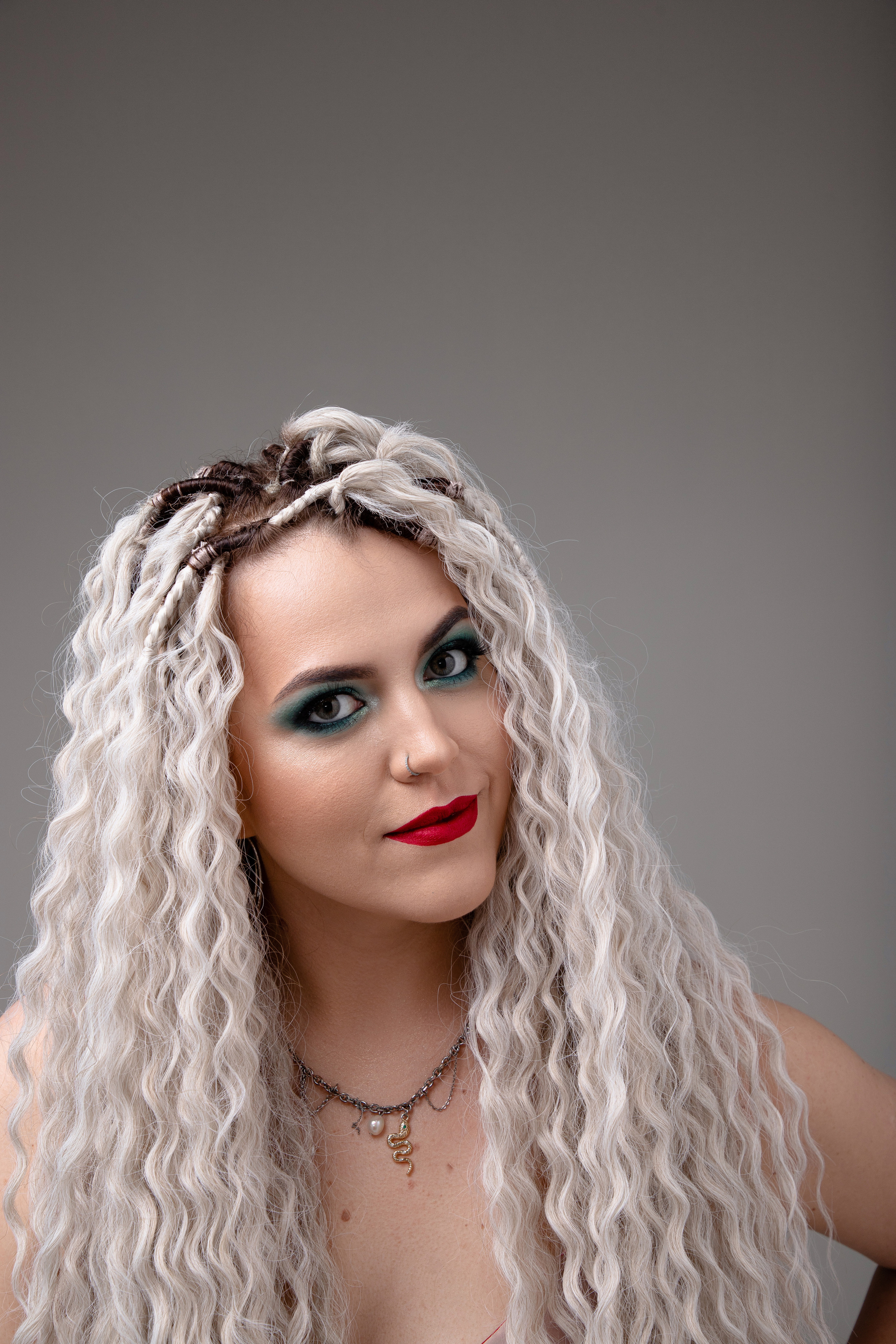 Фотосессия мамы и дочки на циклораме в Тюмени. Фотограф Денис Лесковский (Тюмень)