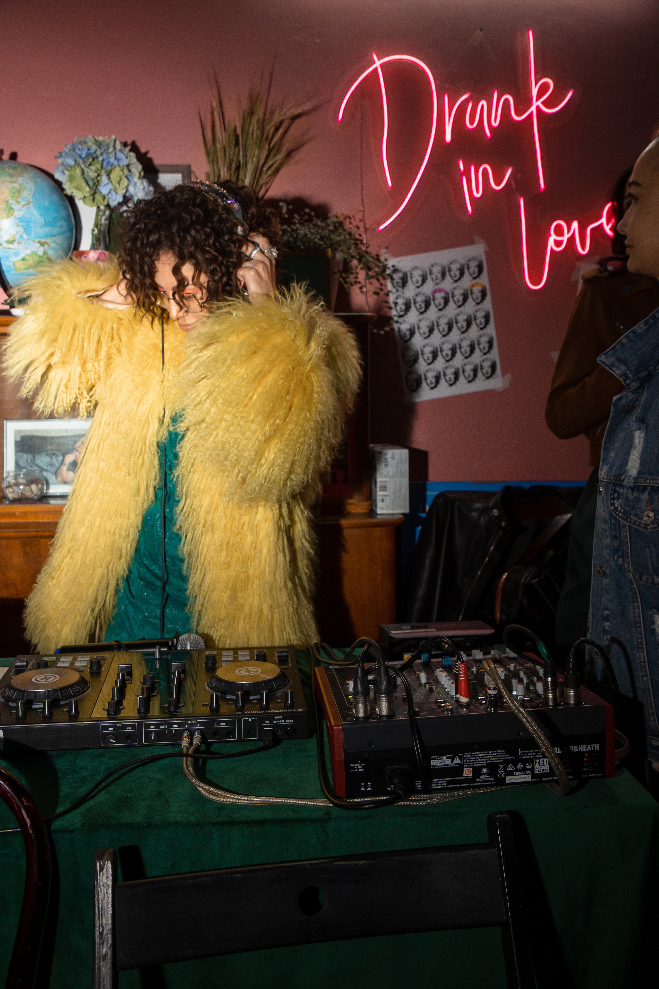 2022-06-29 Лекция Марии Барковой (Энди Уорхол). Фотограф Денис Лесковский (Тюмень)