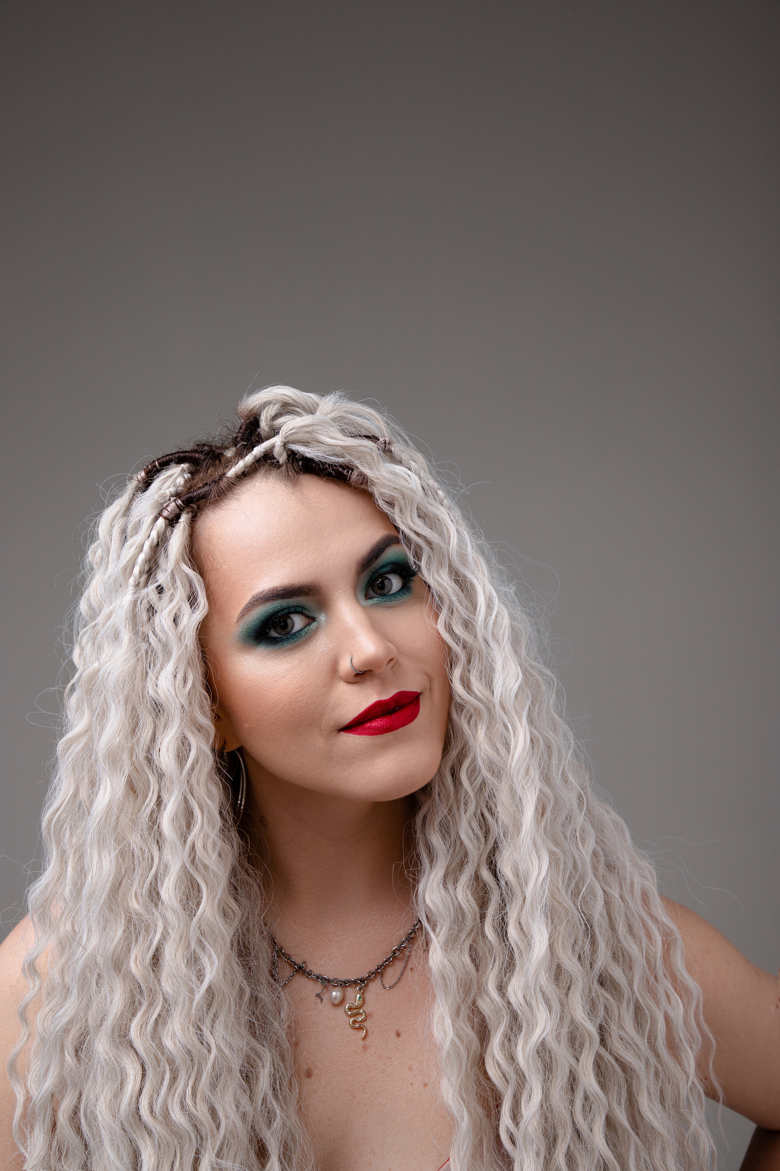 Фотосессия мамы и дочки на циклораме в Тюмени. Фотограф Денис Лесковский (Тюмень)