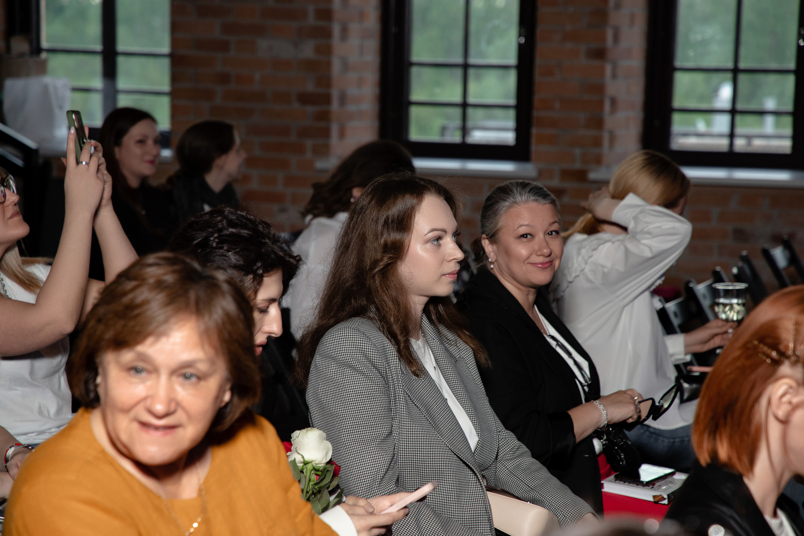 Презентация книги Светы Захаровой "Ты уже бренд". Фотограф Денис Лесковский (Тюмень)