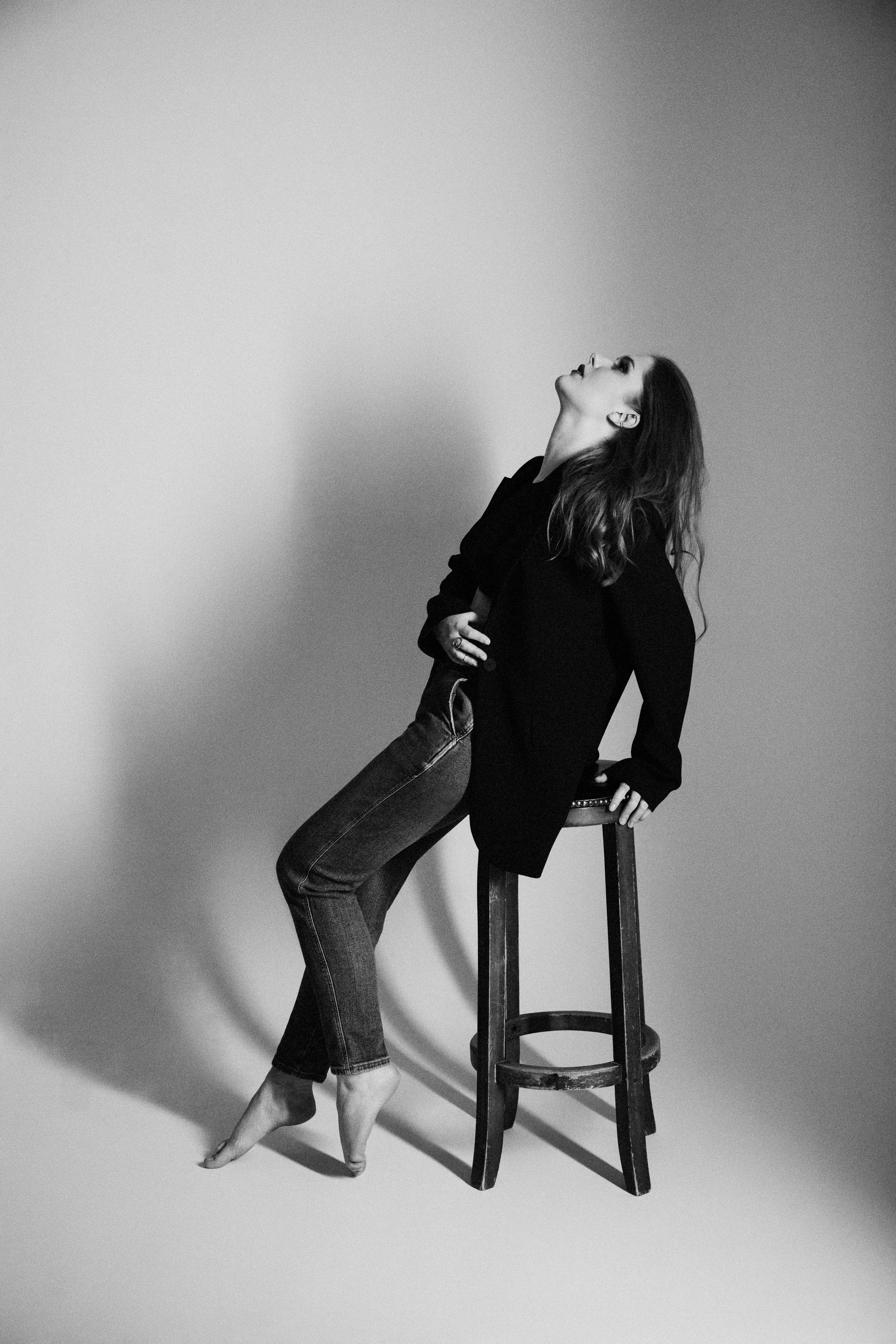 Женский портрет в студии на циклораме. Фотограф Денис Лесковский (Тюмень)