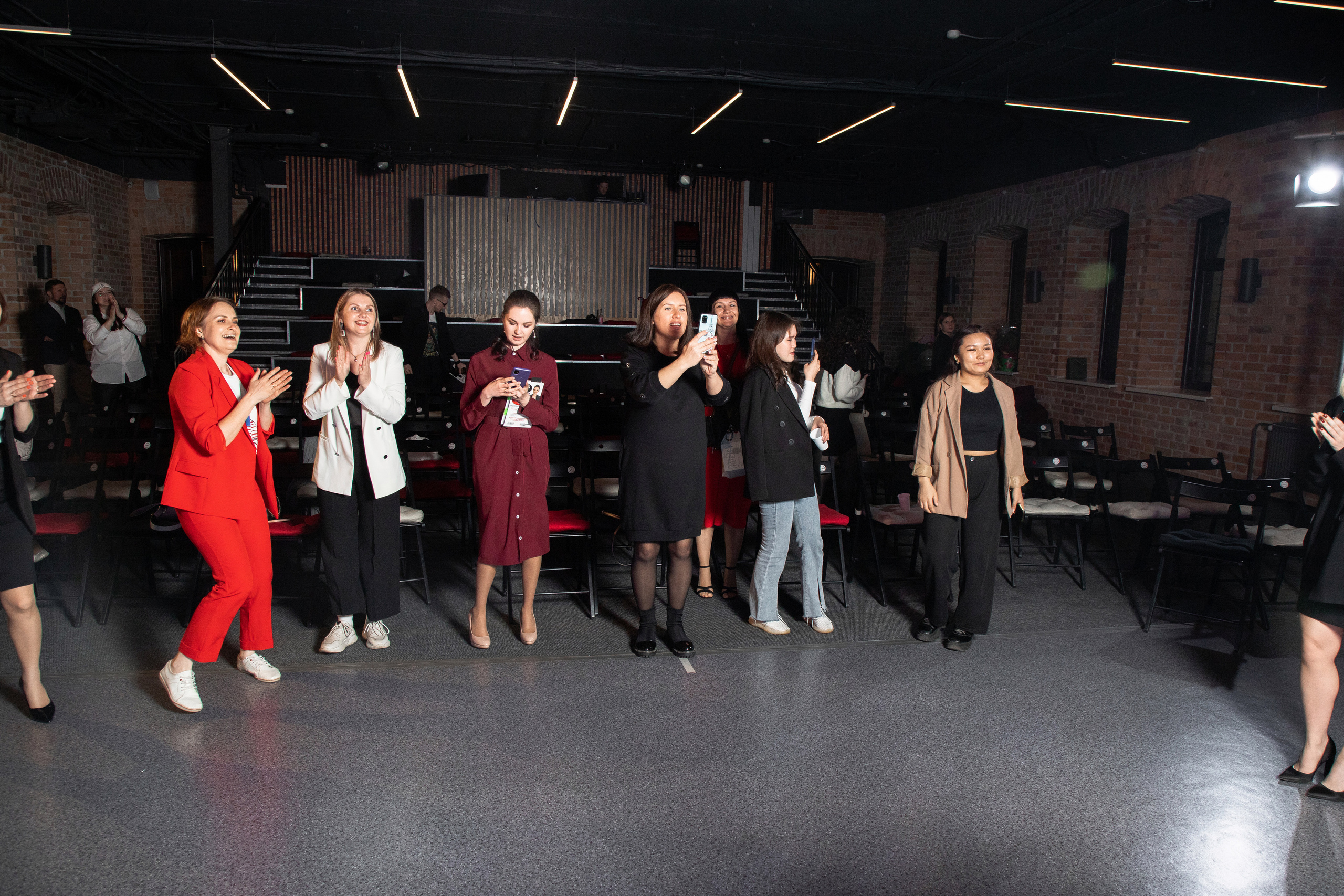 Презентация книги Светы Захаровой "Ты уже бренд". Фотограф Денис Лесковский (Тюмень)